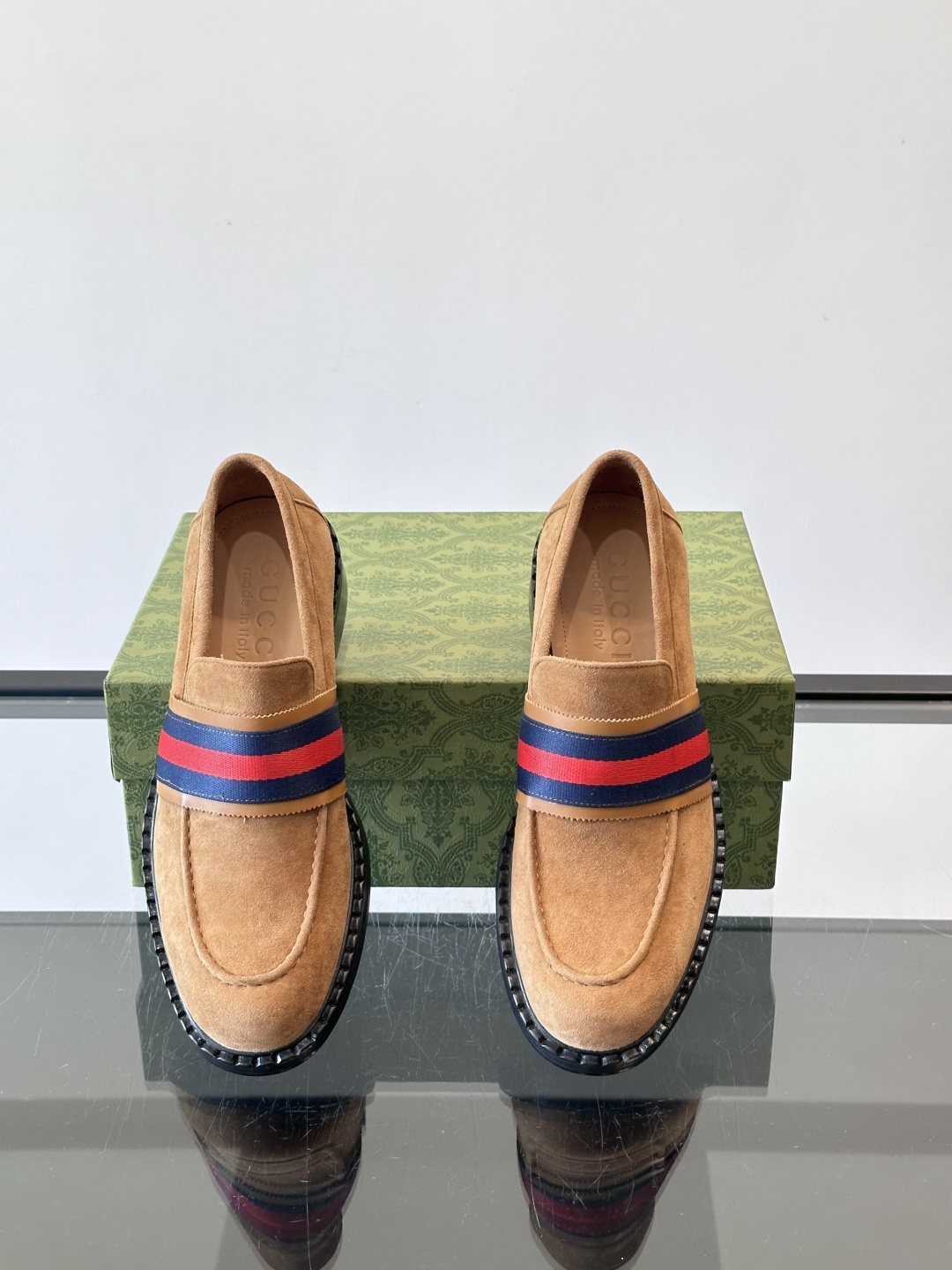 gucci 男士商务小皮鞋，上脚非常好看！精品商务休闲皮鞋💥💥真皮大底产品意大利进口牛皮制作🐂进口水染牛