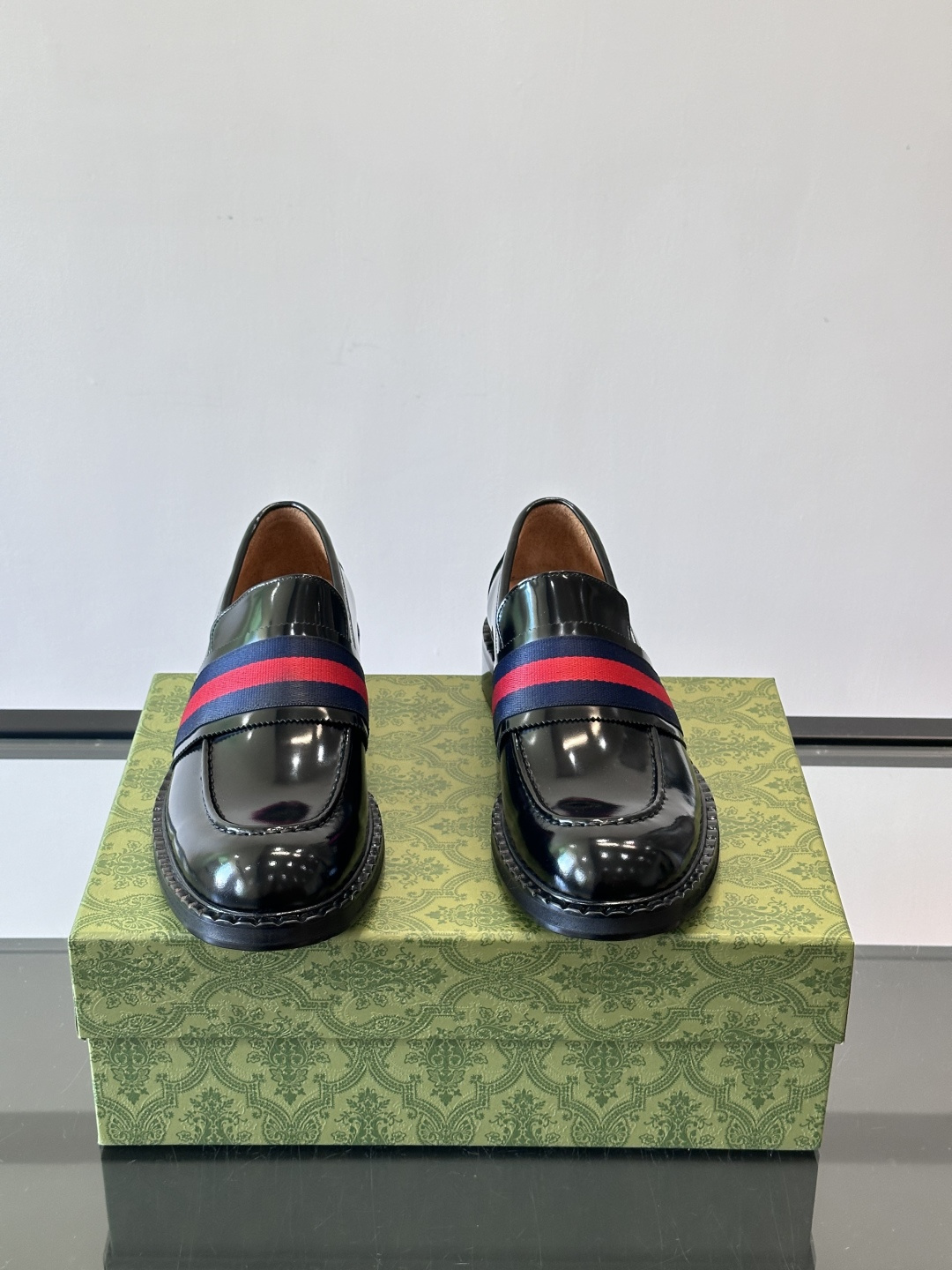 gucci 男士商务小皮鞋，上脚非常好看！精品商务休闲皮鞋💥💥真皮大底产品意大利进口牛皮制作🐂进口水染牛