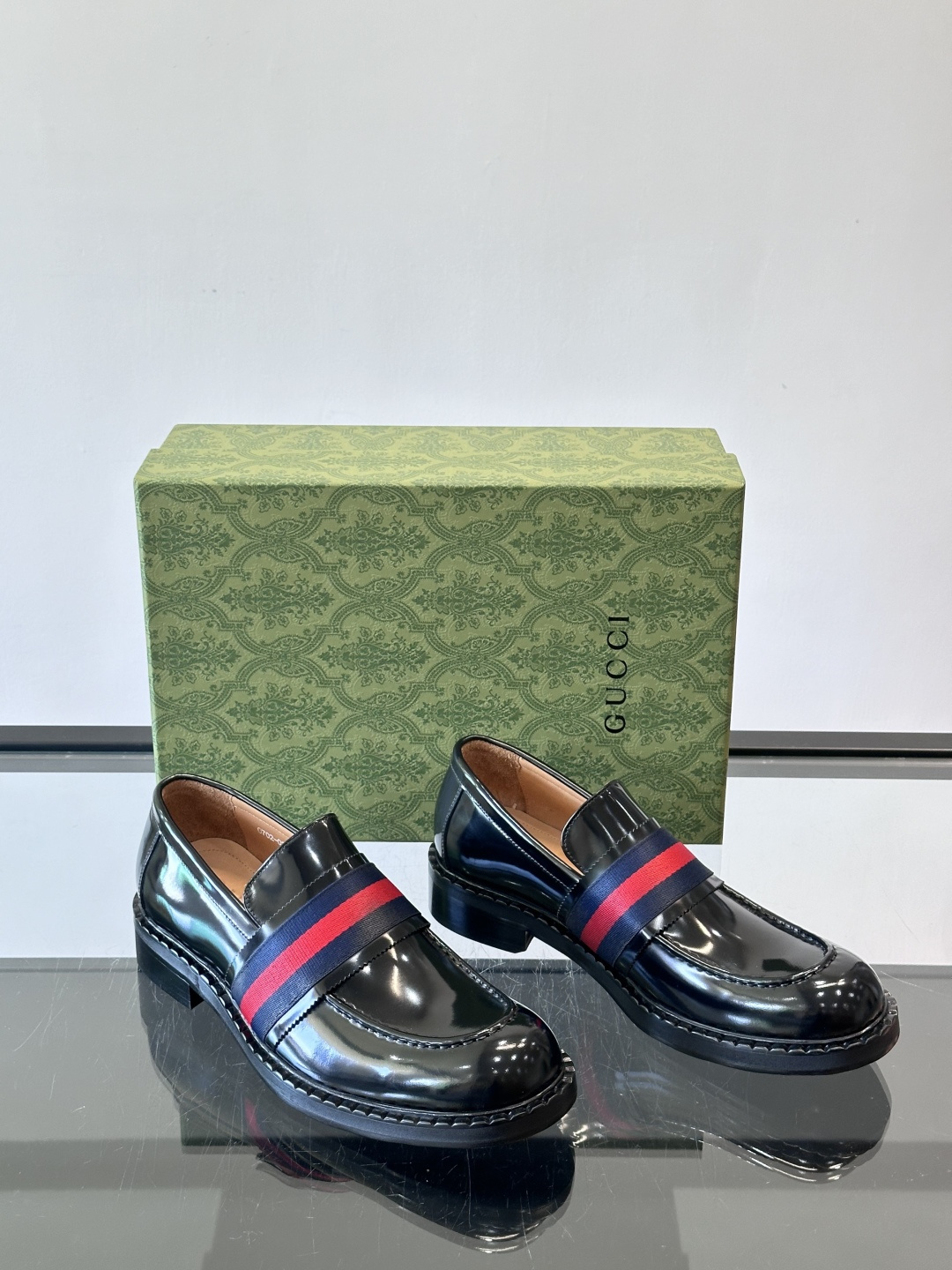 gucci 男士商务小皮鞋，上脚非常好看！精品商务休闲皮鞋💥💥真皮大底产品意大利进口牛皮制作🐂进口水染牛