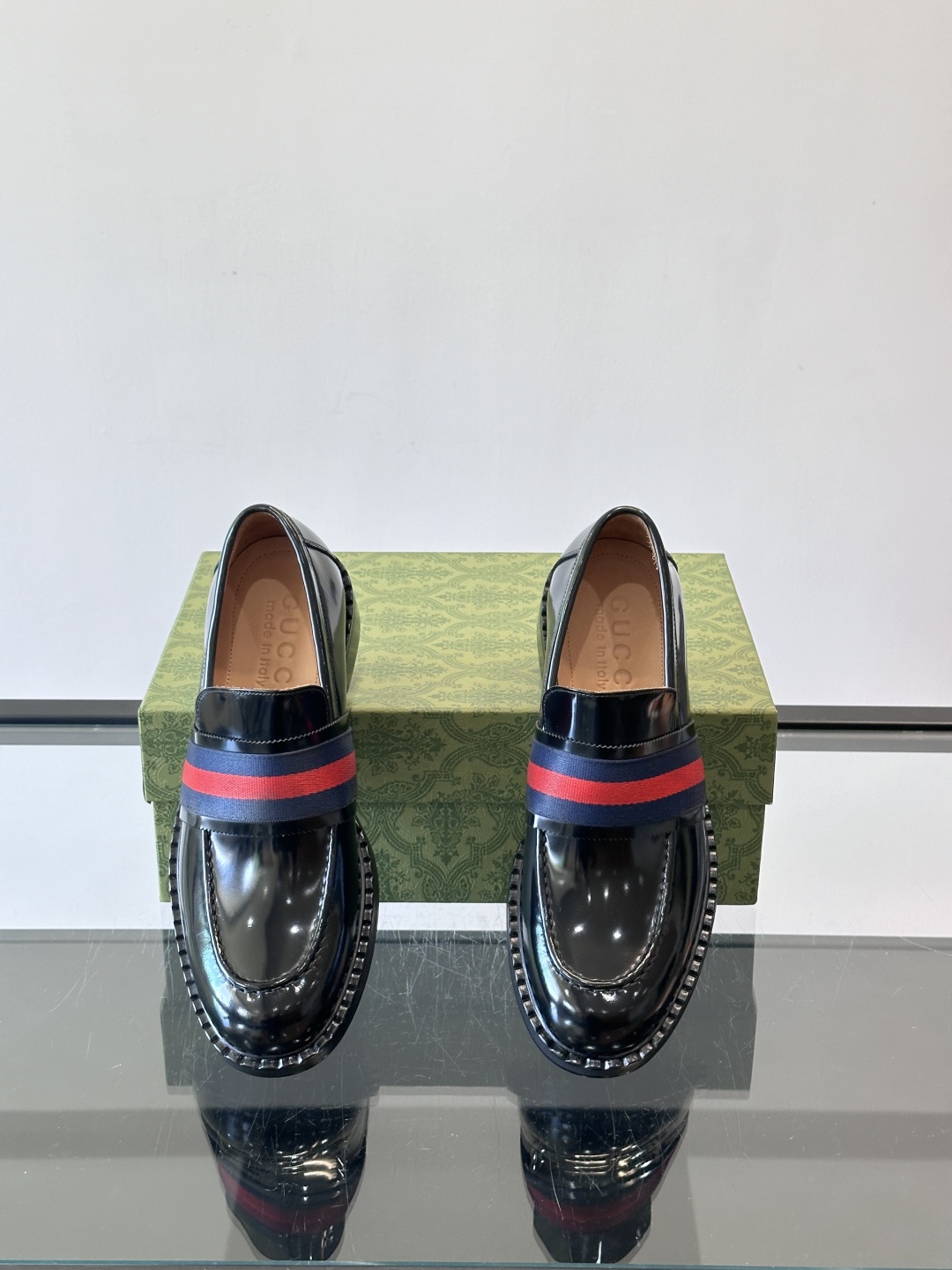 gucci 男士商务小皮鞋，上脚非常好看！精品商务休闲皮鞋💥💥真皮大底产品意大利进口牛皮制作🐂进口水染牛