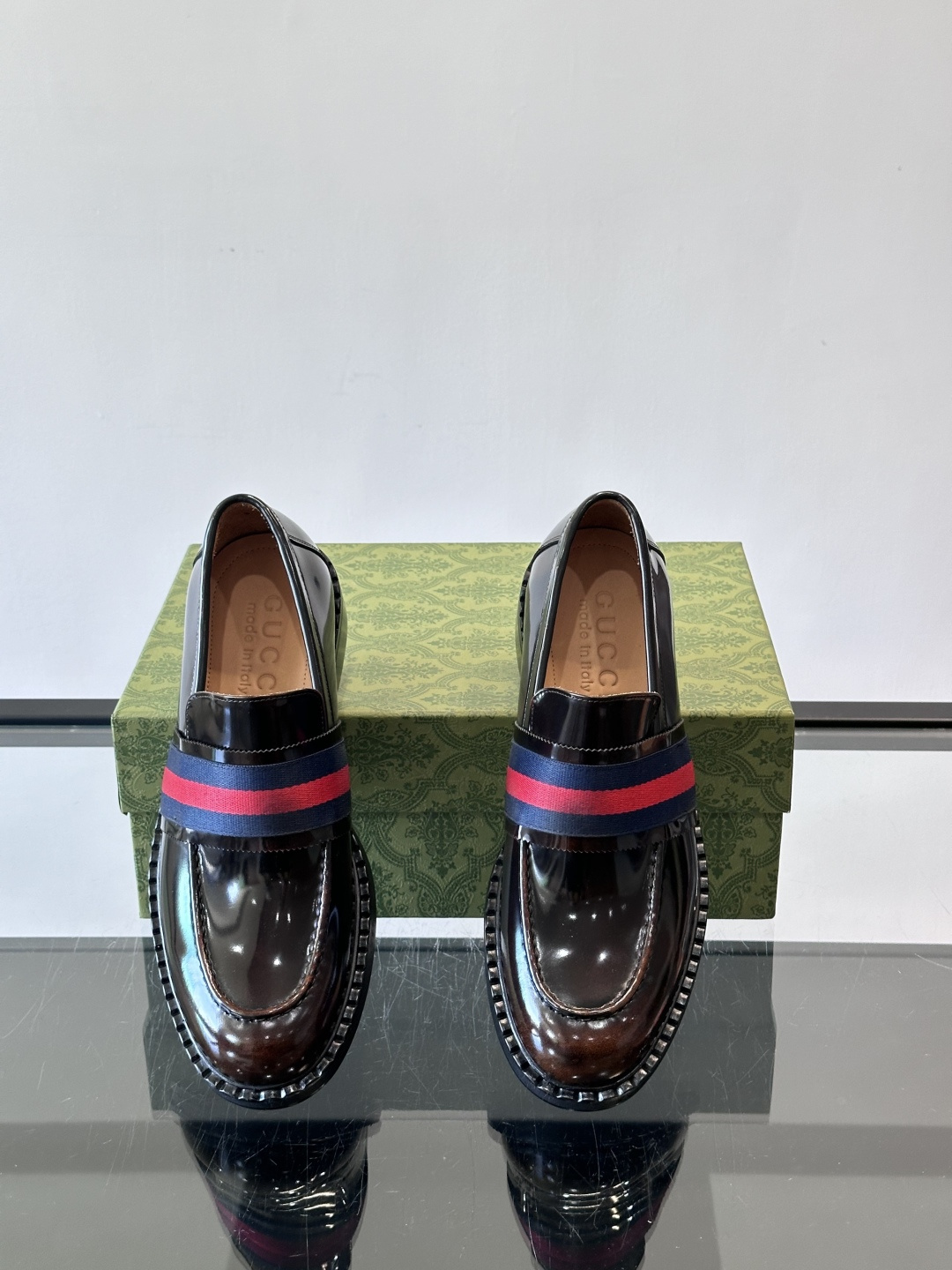 gucci 男士商务小皮鞋，上脚非常好看！精品商务休闲皮鞋💥💥真皮大底产品意大利进口牛皮制作🐂进口水染牛