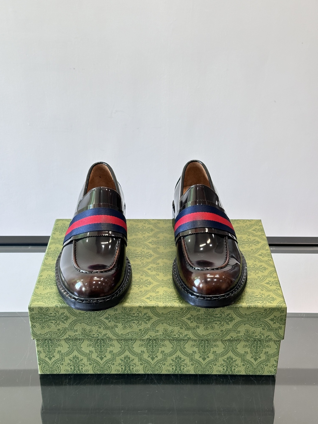 gucci 男士商务小皮鞋，上脚非常好看！精品商务休闲皮鞋💥💥真皮大底产品意大利进口牛皮制作🐂进口水染牛