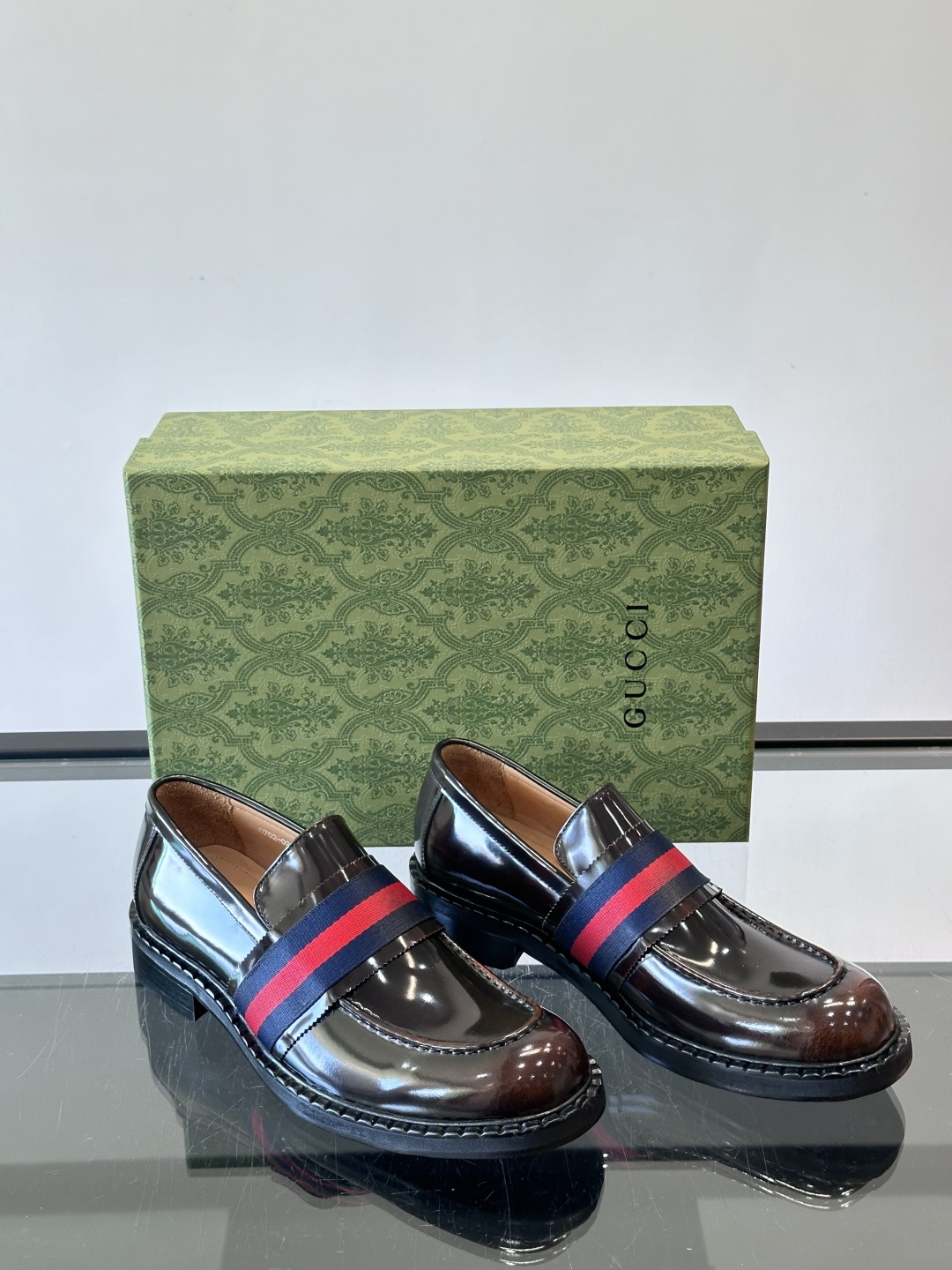 gucci 男士商务小皮鞋，上脚非常好看！精品商务休闲皮鞋💥💥真皮大底产品意大利进口牛皮制作🐂进口水染牛