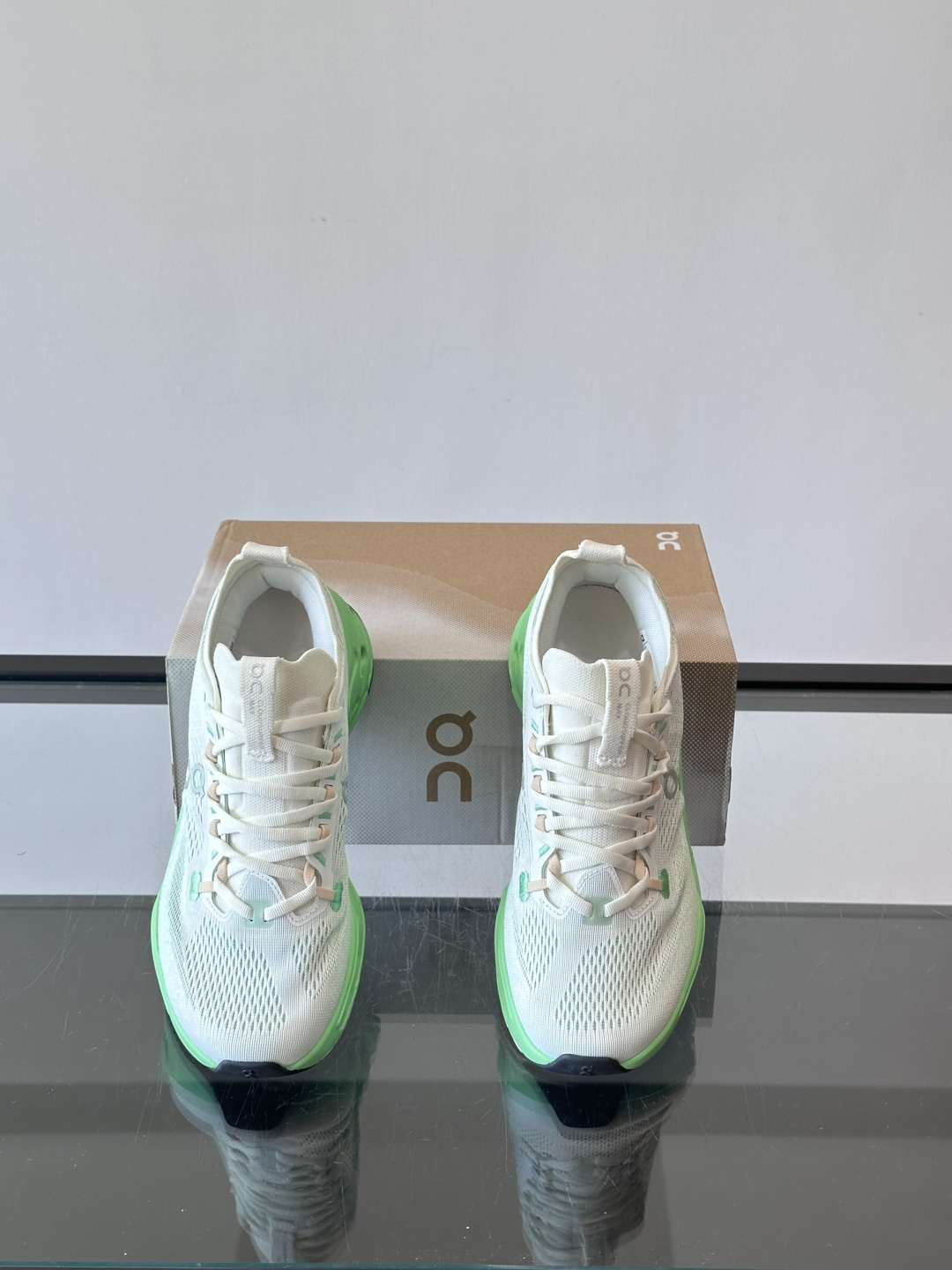 On Cloudsurfer Max跑鞋On Cloudsurfer Max是瑞士品牌On的长距离训练跑