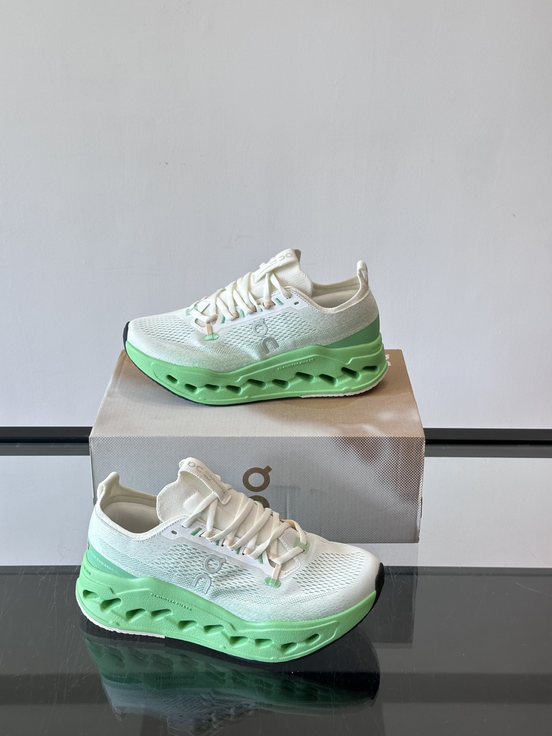 On Cloudsurfer Max跑鞋On Cloudsurfer Max是瑞士品牌On的长距离训练跑