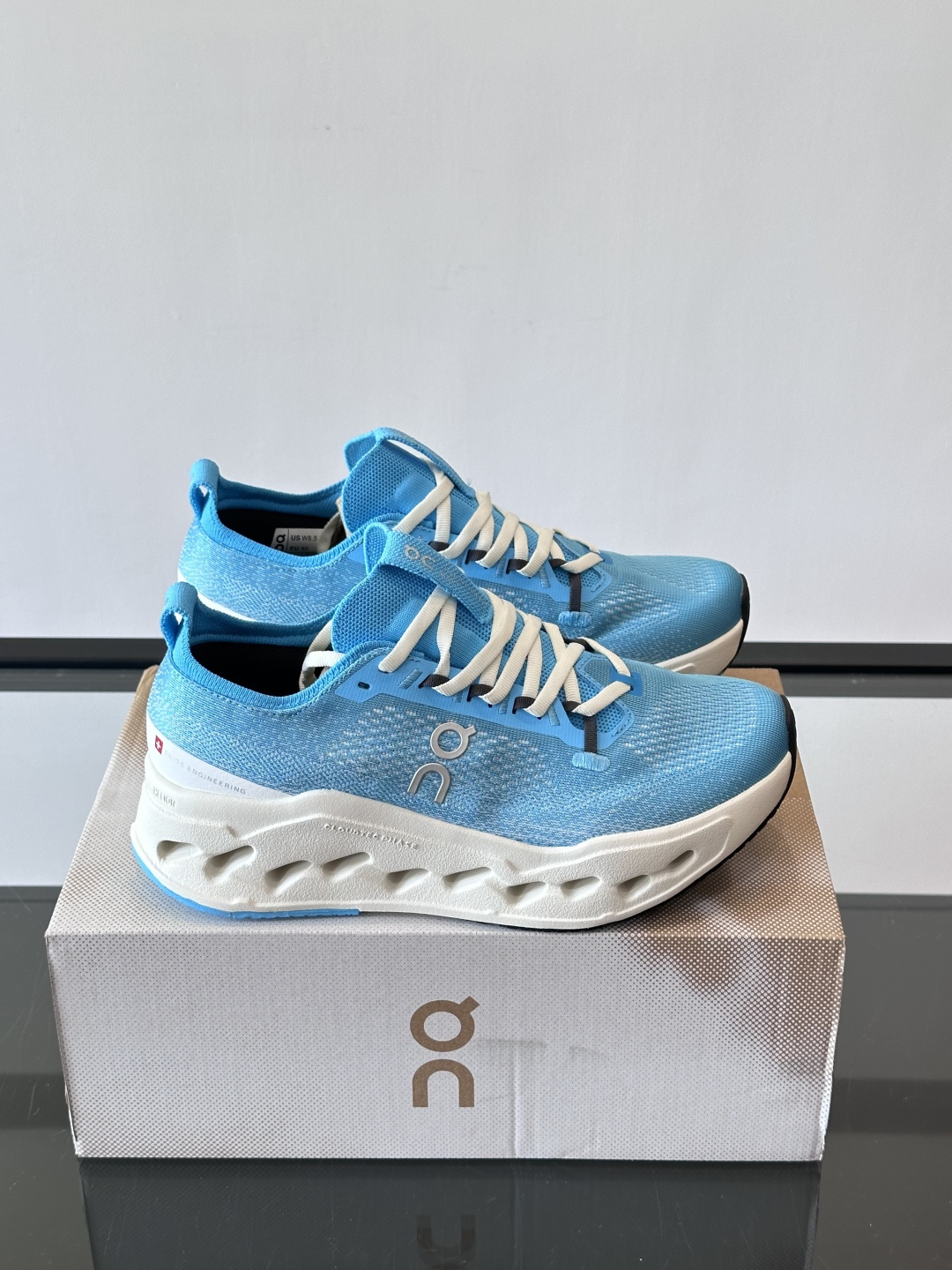 On Cloudsurfer Max跑鞋On Cloudsurfer Max是瑞士品牌On的长距离训练跑