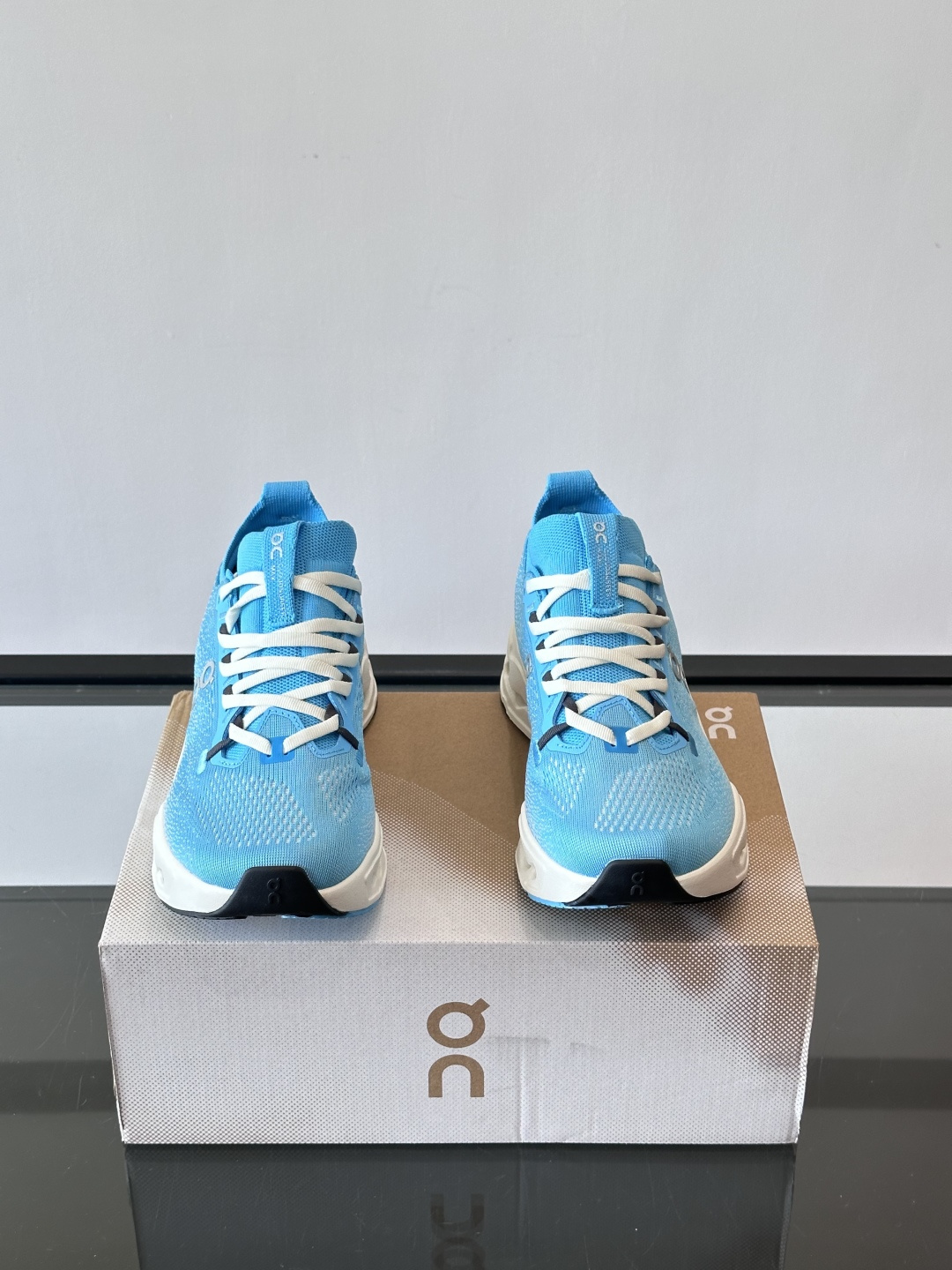 On Cloudsurfer Max跑鞋On Cloudsurfer Max是瑞士品牌On的长距离训练跑