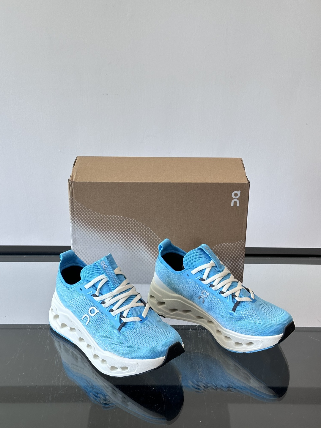 On Cloudsurfer Max跑鞋On Cloudsurfer Max是瑞士品牌On的长距离训练跑