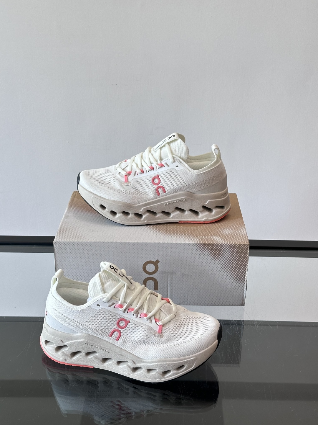 On Cloudsurfer Max跑鞋On Cloudsurfer Max是瑞士品牌On的长距离训练跑