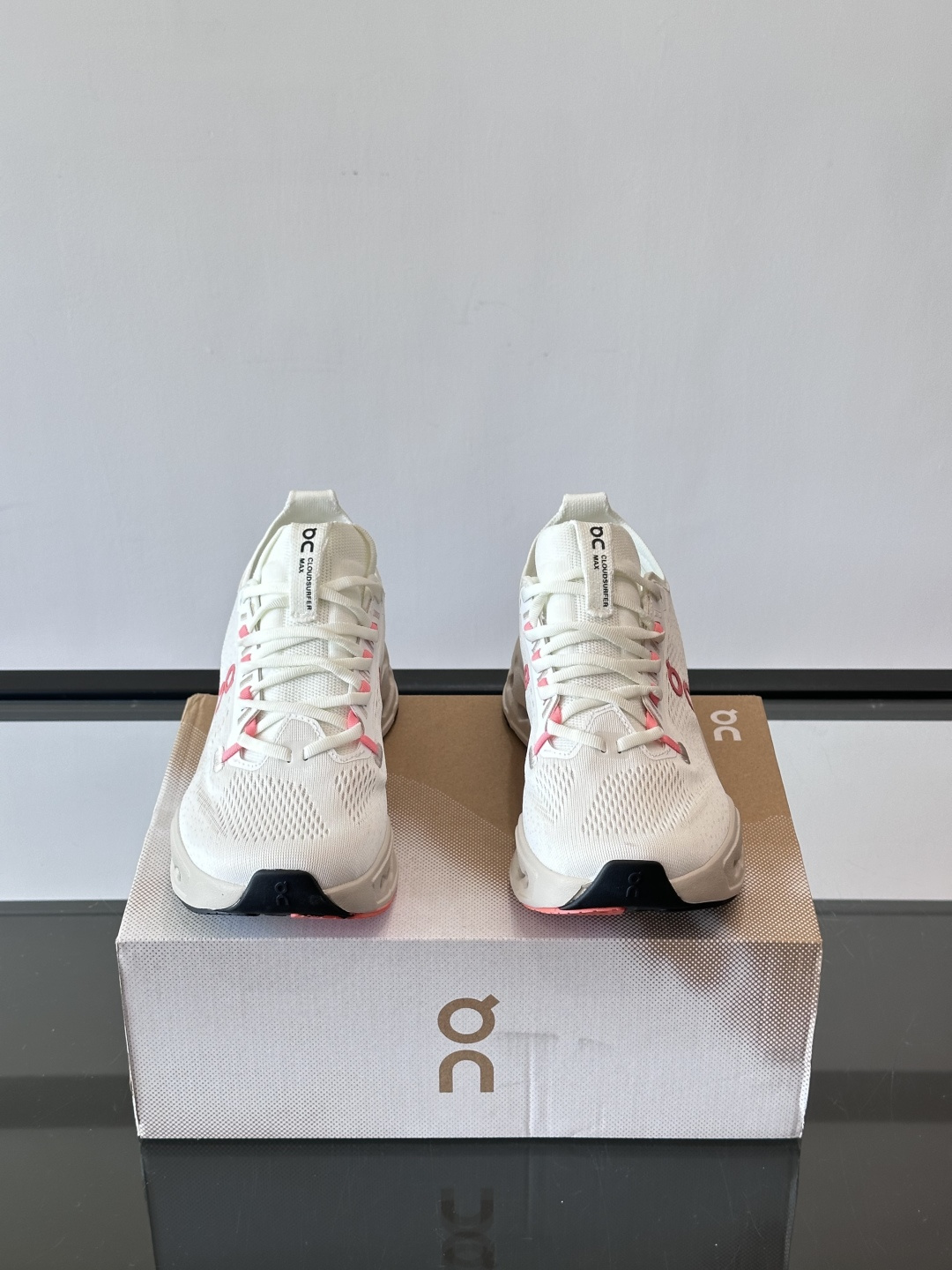 On Cloudsurfer Max跑鞋On Cloudsurfer Max是瑞士品牌On的长距离训练跑