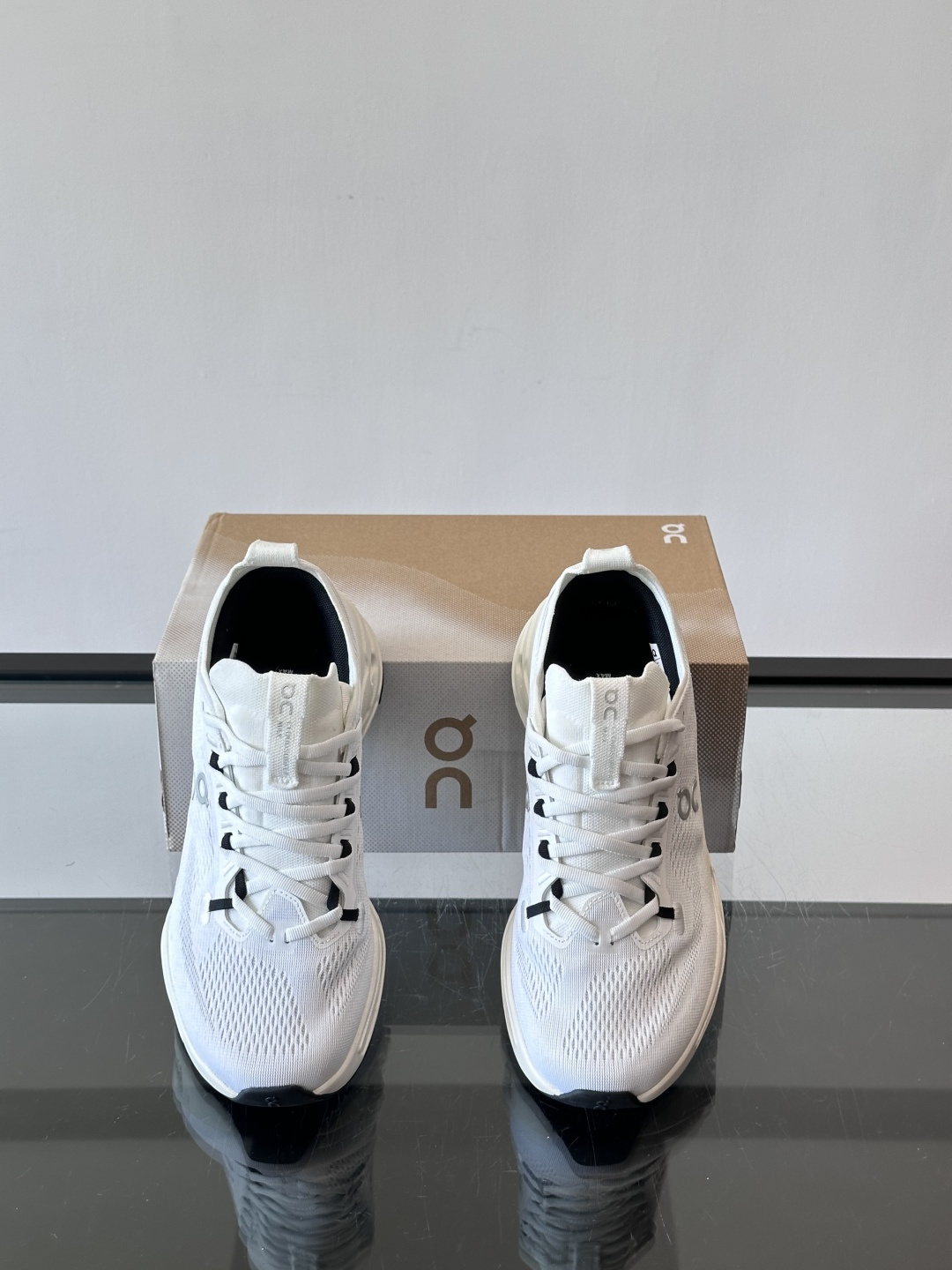 On Cloudsurfer Max跑鞋On Cloudsurfer Max是瑞士品牌On的长距离训练跑