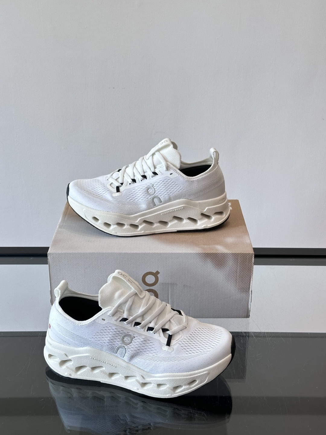 On Cloudsurfer Max跑鞋On Cloudsurfer Max是瑞士品牌On的长距离训练跑