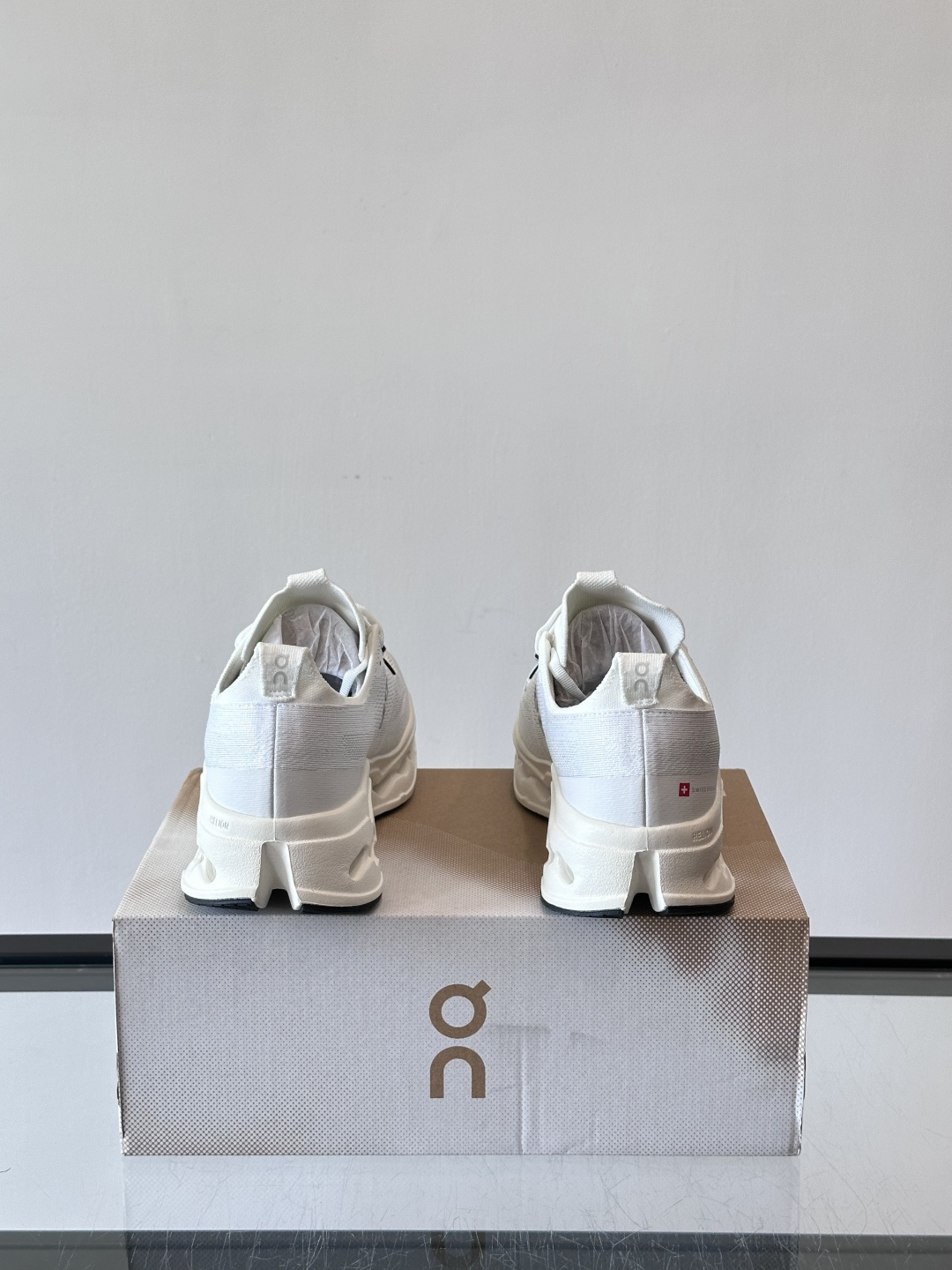 On Cloudsurfer Max跑鞋On Cloudsurfer Max是瑞士品牌On的长距离训练跑