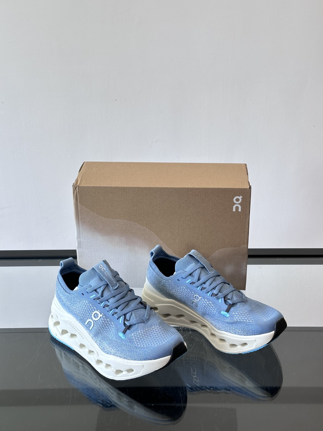 On Cloudsurfer Max跑鞋On Cloudsurfer Max是瑞士品牌On的长距离训练跑