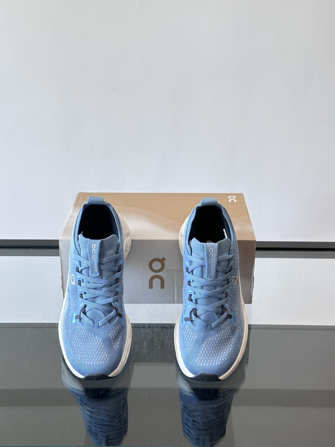 On Cloudsurfer Max跑鞋On Cloudsurfer Max是瑞士品牌On的长距离训练跑