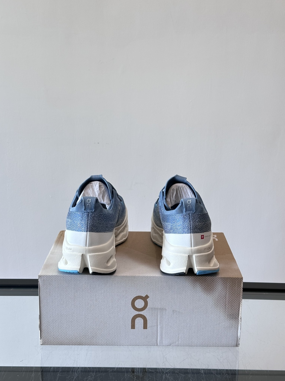 On Cloudsurfer Max跑鞋On Cloudsurfer Max是瑞士品牌On的长距离训练跑