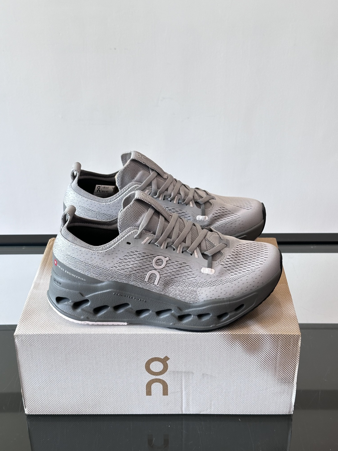 On Cloudsurfer Max跑鞋On Cloudsurfer Max是瑞士品牌On的长距离训练跑