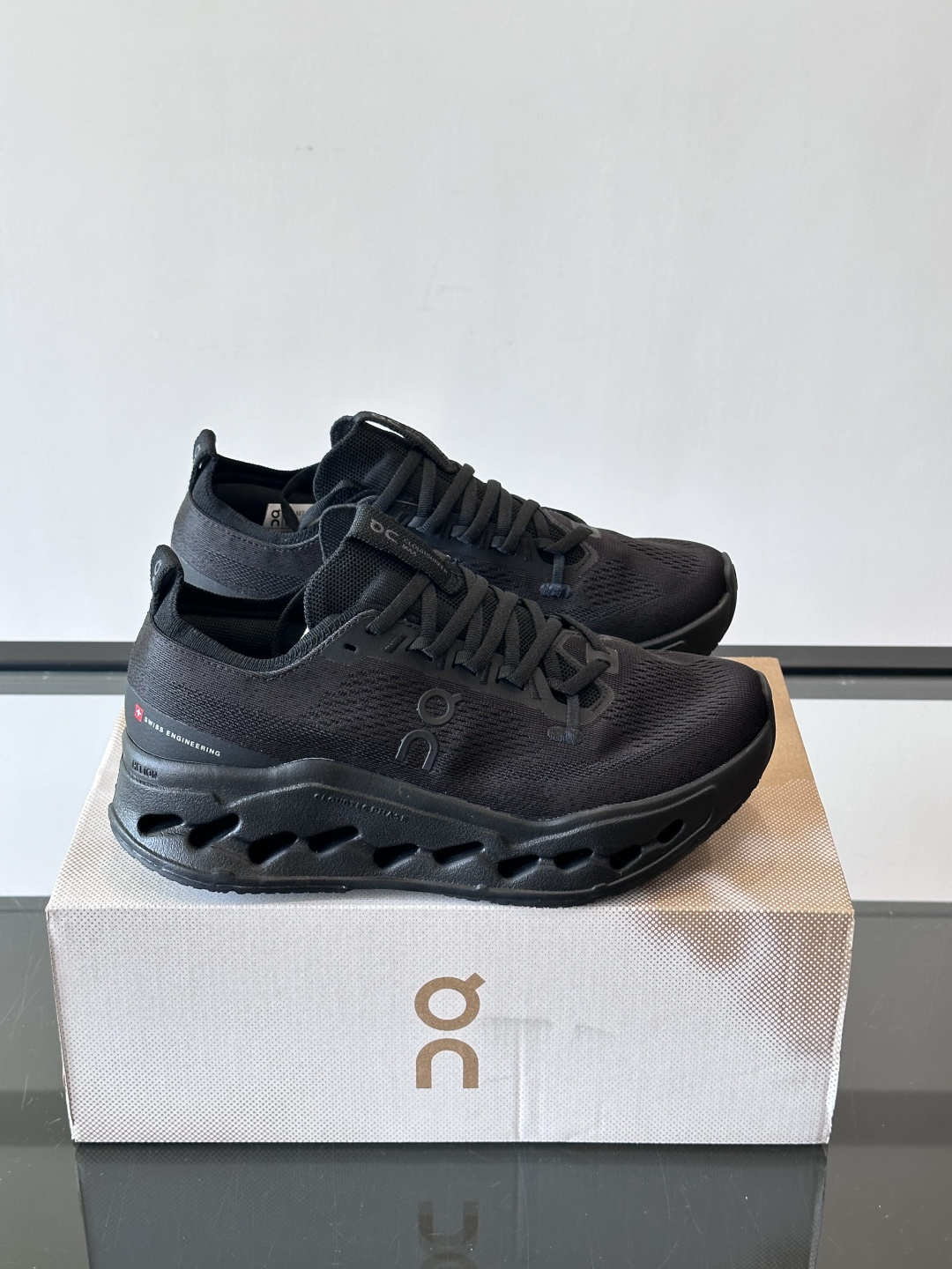 On Cloudsurfer Max跑鞋On Cloudsurfer Max是瑞士品牌On的长距离训练跑