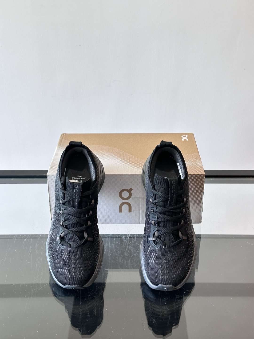 On Cloudsurfer Max跑鞋On Cloudsurfer Max是瑞士品牌On的长距离训练跑