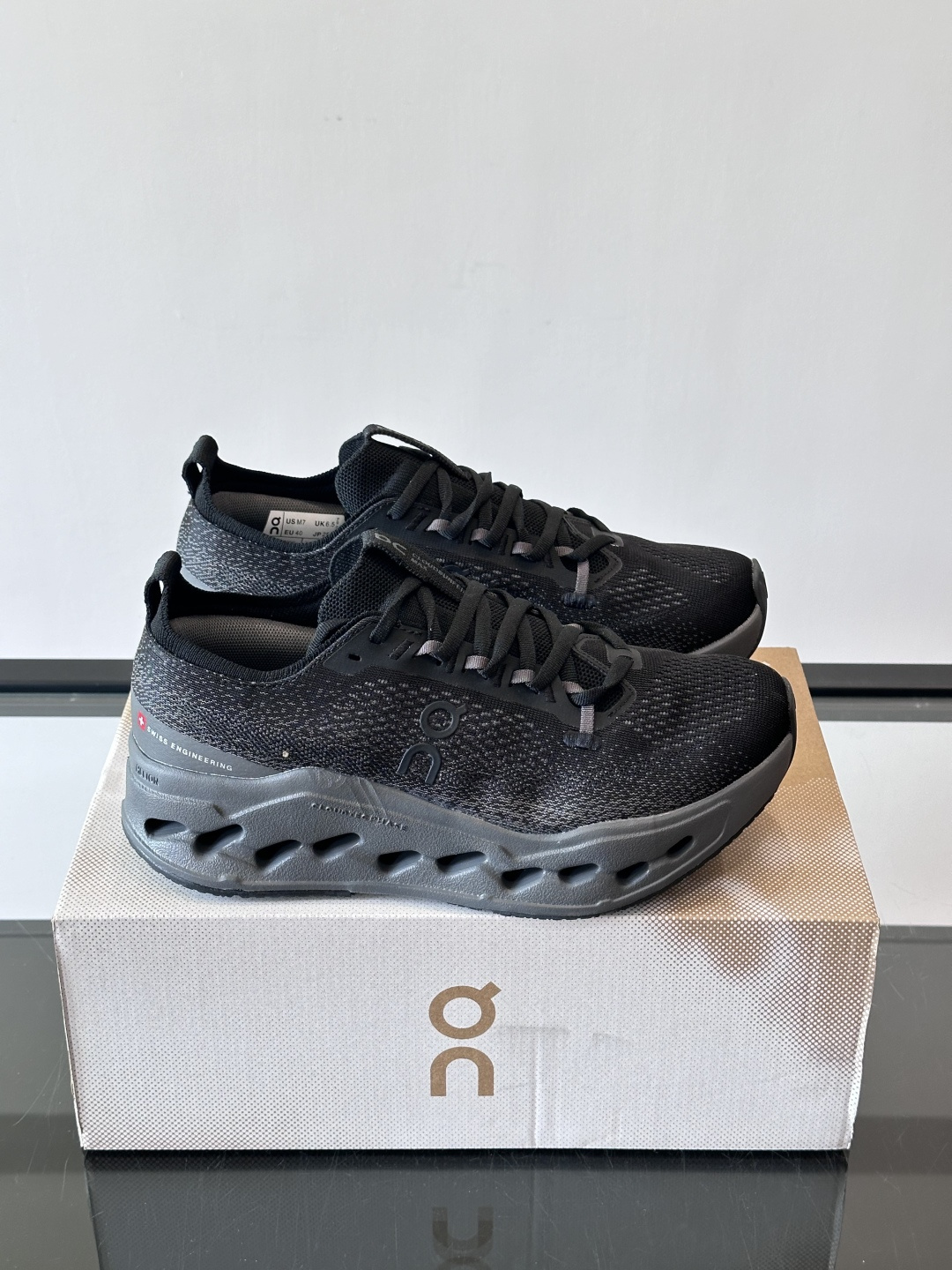 On Cloudsurfer Max跑鞋On Cloudsurfer Max是瑞士品牌On的长距离训练跑