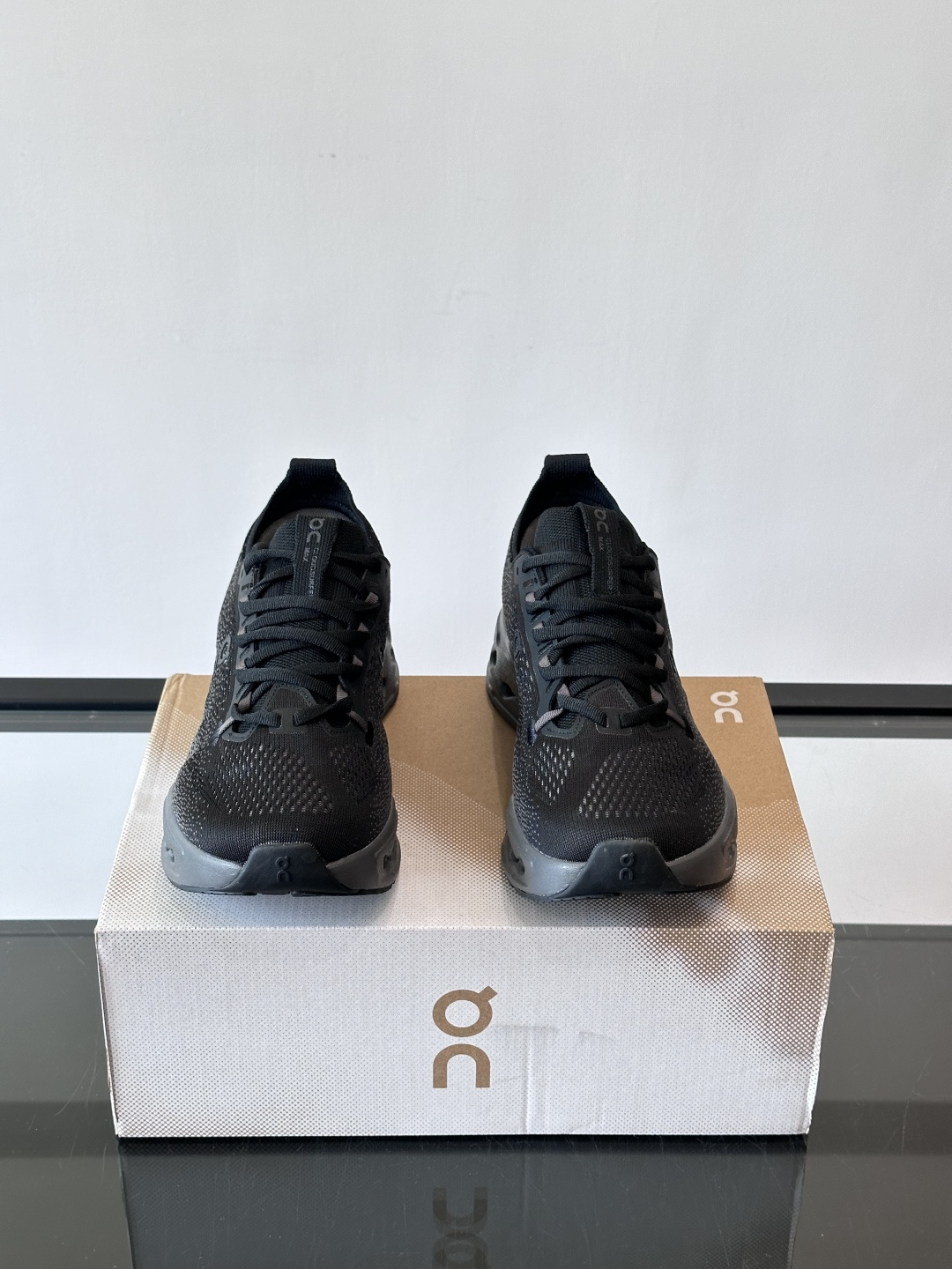 On Cloudsurfer Max跑鞋On Cloudsurfer Max是瑞士品牌On的长距离训练跑