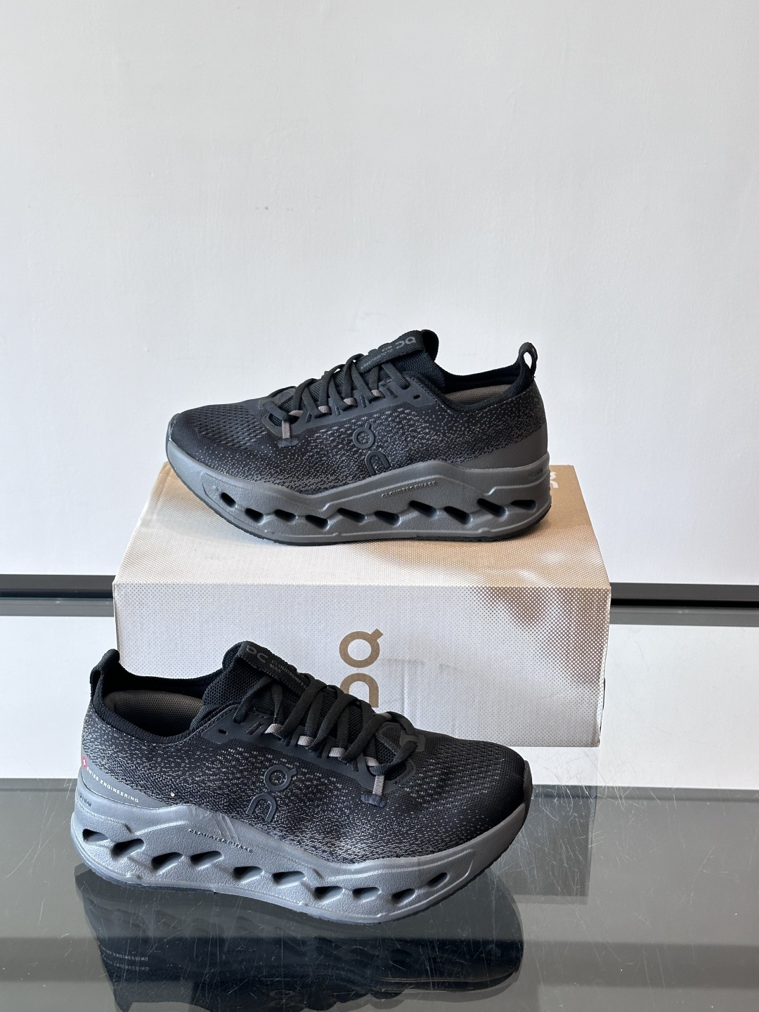 On Cloudsurfer Max跑鞋On Cloudsurfer Max是瑞士品牌On的长距离训练跑