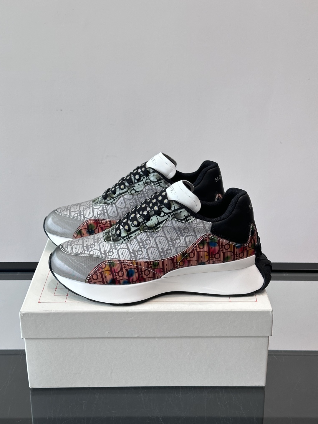 𝐀𝐥𝐞𝐱𝐚𝐧𝐝𝐞𝐫 𝐌𝐜𝐐𝐔𝐄𝐄𝐍亚历山麦昆情侣款‼️ 休闲鞋👟。终极版本 随意PK柜货 麦昆这鞋款一出