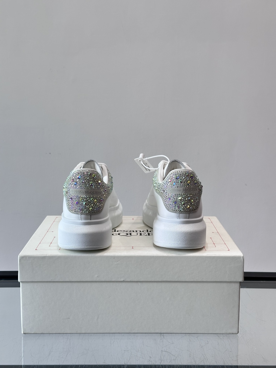 𝐀𝐥𝐞𝐱𝐚𝐧𝐝𝐞𝐫 𝐌𝐜𝐐𝐔𝐄𝐄𝐍亚历山麦昆情侣款‼️ 休闲鞋👟。终极版本 随意PK柜货 麦昆这鞋款一出