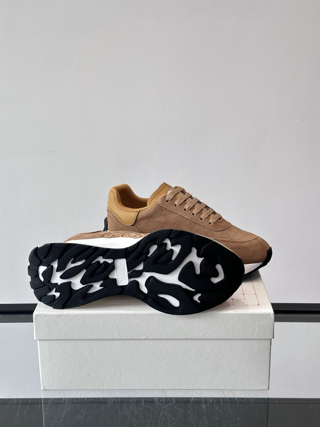 𝐀𝐥𝐞𝐱𝐚𝐧𝐝𝐞𝐫 𝐌𝐜𝐐𝐔𝐄𝐄𝐍亚历山麦昆情侣款‼️ 休闲鞋👟。终极版本 随意PK柜货 麦昆这鞋款一出