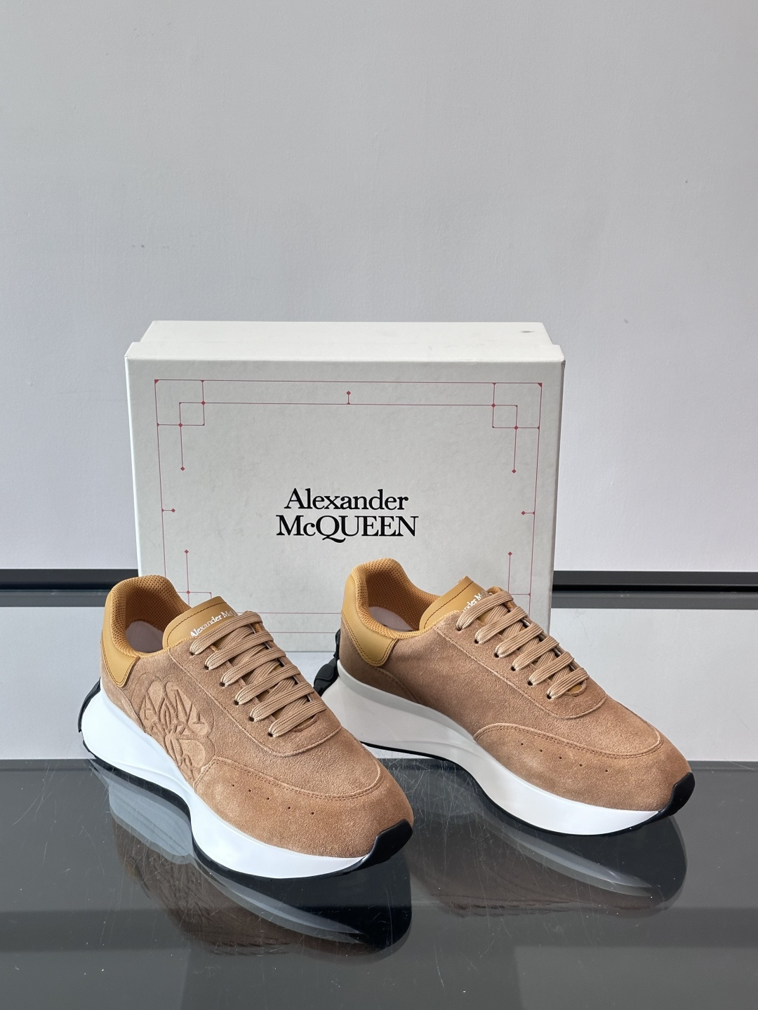 𝐀𝐥𝐞𝐱𝐚𝐧𝐝𝐞𝐫 𝐌𝐜𝐐𝐔𝐄𝐄𝐍亚历山麦昆情侣款‼️ 休闲鞋👟。终极版本 随意PK柜货 麦昆这鞋款一出