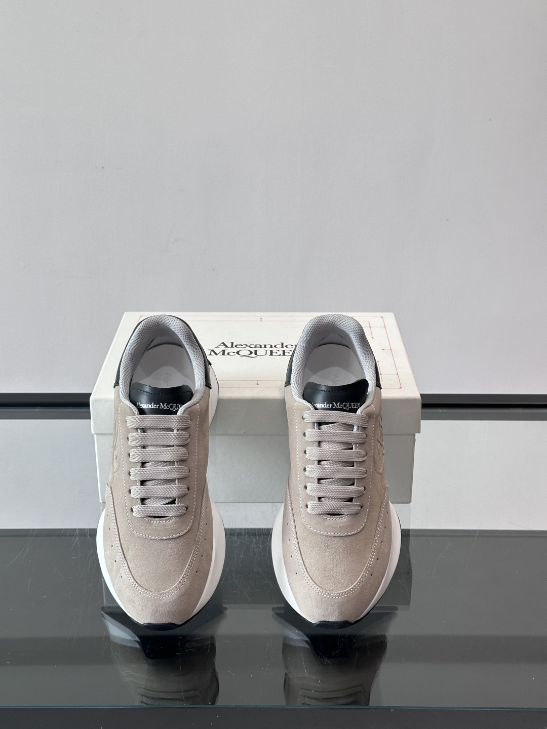 𝐀𝐥𝐞𝐱𝐚𝐧𝐝𝐞𝐫 𝐌𝐜𝐐𝐔𝐄𝐄𝐍亚历山麦昆情侣款‼️ 休闲鞋👟。终极版本 随意PK柜货 麦昆这鞋款一出