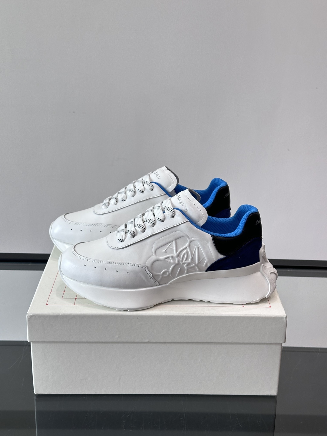 𝐀𝐥𝐞𝐱𝐚𝐧𝐝𝐞𝐫 𝐌𝐜𝐐𝐔𝐄𝐄𝐍亚历山麦昆情侣款‼️ 休闲鞋👟。终极版本 随意PK柜货 麦昆这鞋款一出