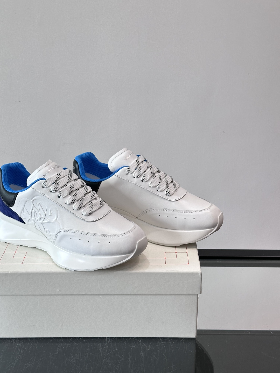 𝐀𝐥𝐞𝐱𝐚𝐧𝐝𝐞𝐫 𝐌𝐜𝐐𝐔𝐄𝐄𝐍亚历山麦昆情侣款‼️ 休闲鞋👟。终极版本 随意PK柜货 麦昆这鞋款一出