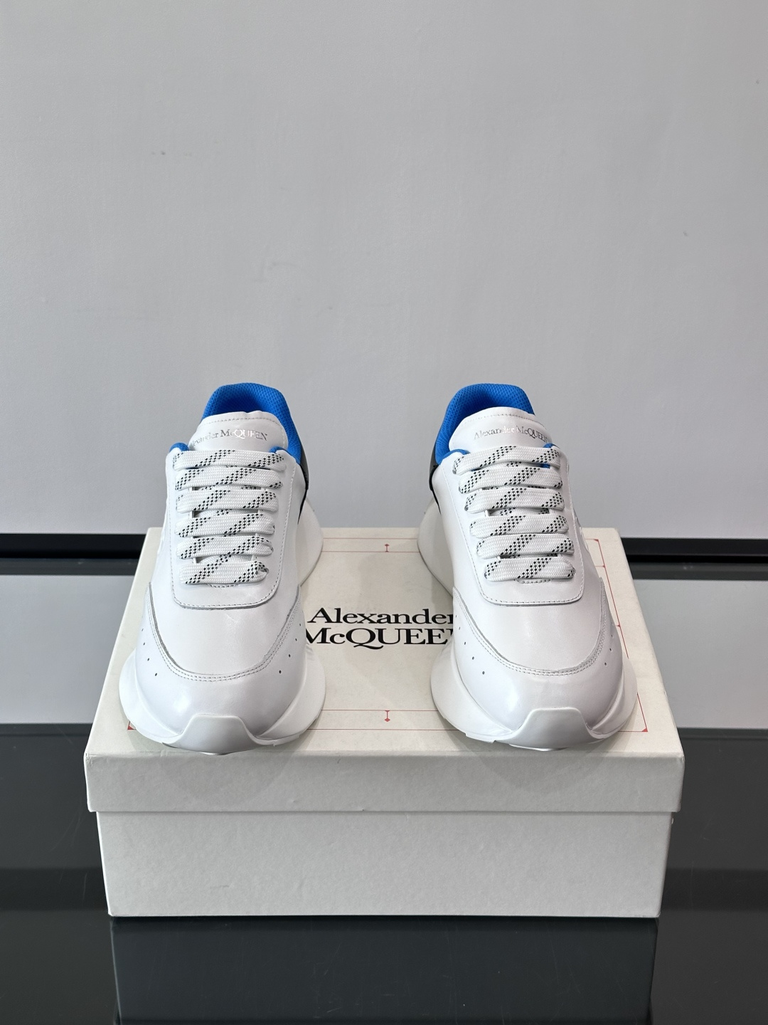 𝐀𝐥𝐞𝐱𝐚𝐧𝐝𝐞𝐫 𝐌𝐜𝐐𝐔𝐄𝐄𝐍亚历山麦昆情侣款‼️ 休闲鞋👟。终极版本 随意PK柜货 麦昆这鞋款一出