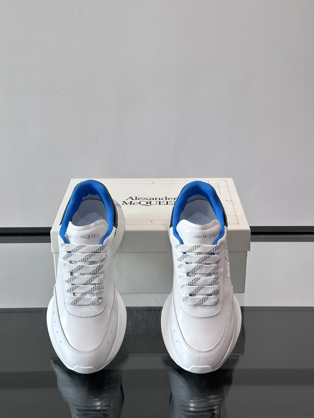 𝐀𝐥𝐞𝐱𝐚𝐧𝐝𝐞𝐫 𝐌𝐜𝐐𝐔𝐄𝐄𝐍亚历山麦昆情侣款‼️ 休闲鞋👟。终极版本 随意PK柜货 麦昆这鞋款一出