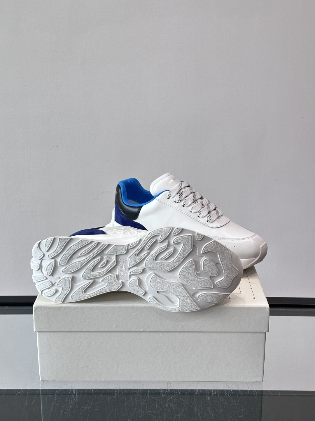 𝐀𝐥𝐞𝐱𝐚𝐧𝐝𝐞𝐫 𝐌𝐜𝐐𝐔𝐄𝐄𝐍亚历山麦昆情侣款‼️ 休闲鞋👟。终极版本 随意PK柜货 麦昆这鞋款一出