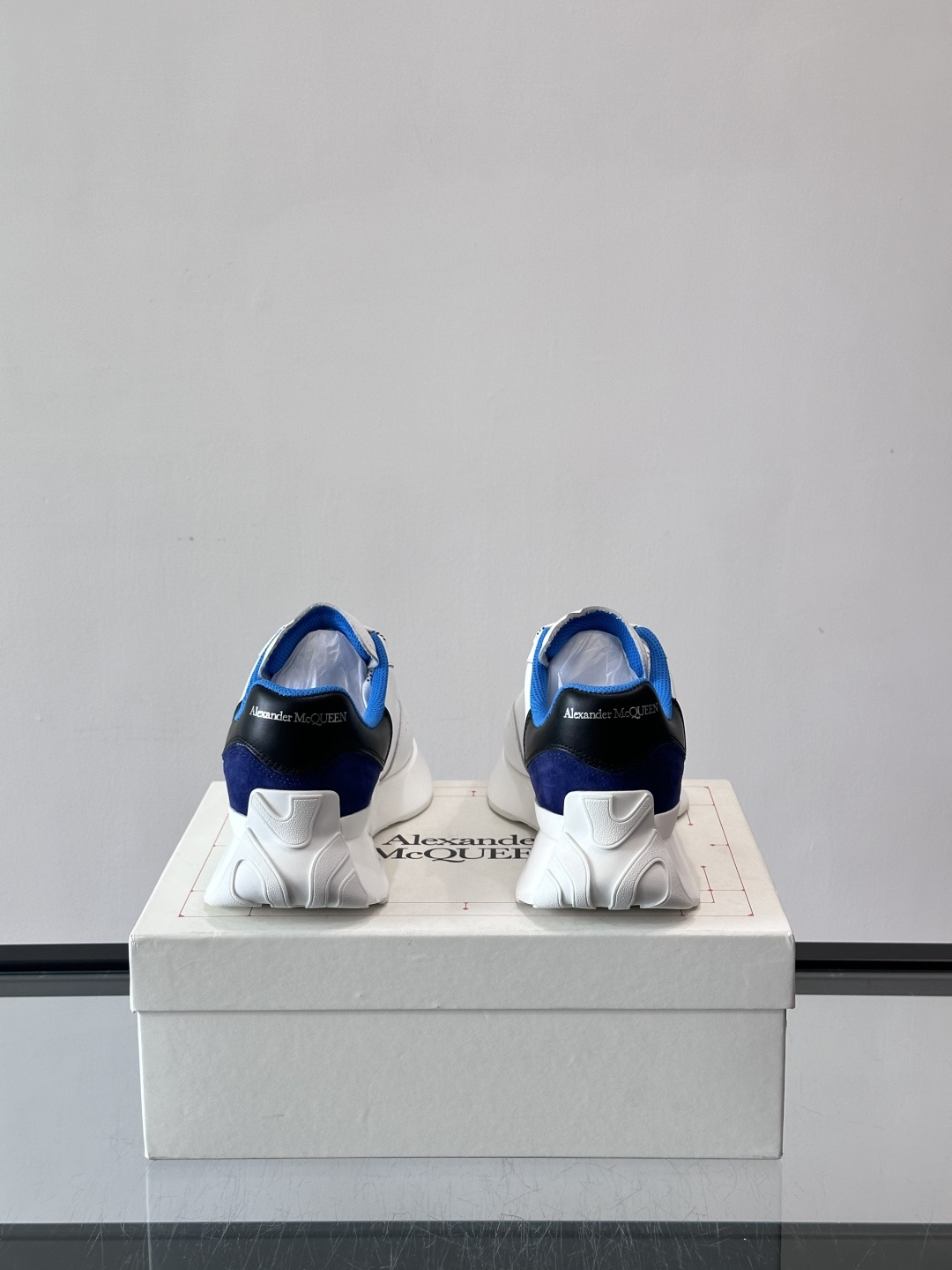 𝐀𝐥𝐞𝐱𝐚𝐧𝐝𝐞𝐫 𝐌𝐜𝐐𝐔𝐄𝐄𝐍亚历山麦昆情侣款‼️ 休闲鞋👟。终极版本 随意PK柜货 麦昆这鞋款一出