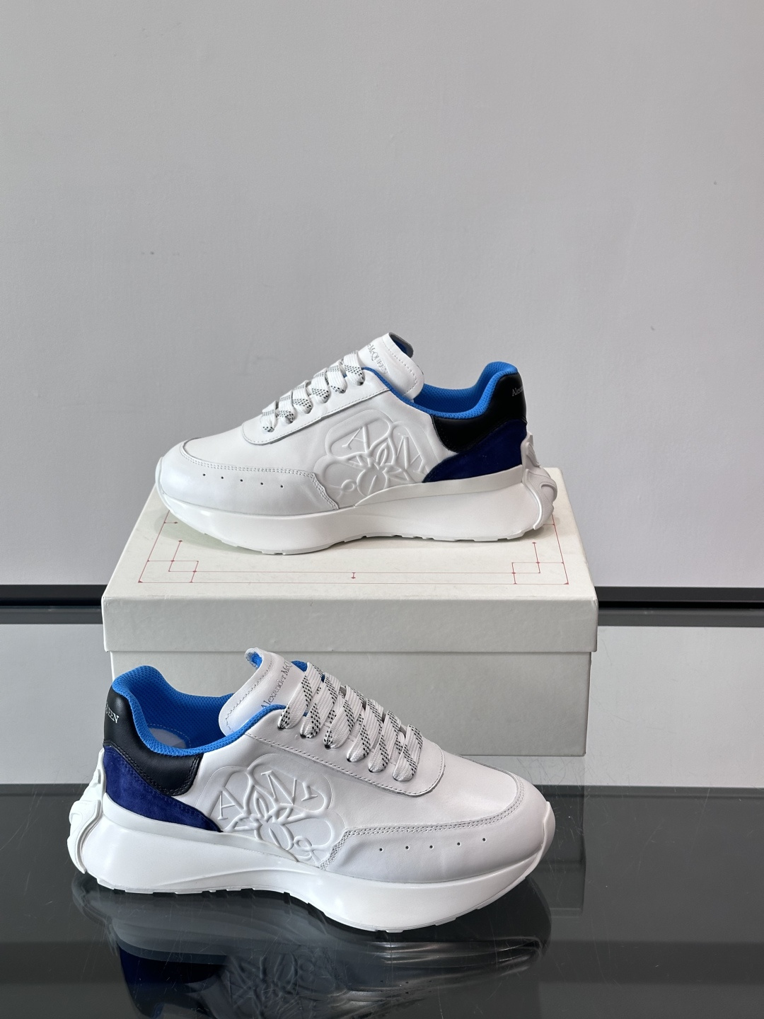 𝐀𝐥𝐞𝐱𝐚𝐧𝐝𝐞𝐫 𝐌𝐜𝐐𝐔𝐄𝐄𝐍亚历山麦昆情侣款‼️ 休闲鞋👟。终极版本 随意PK柜货 麦昆这鞋款一出