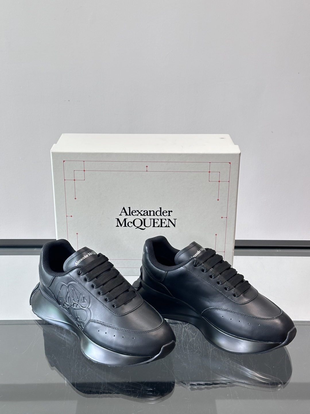 𝐀𝐥𝐞𝐱𝐚𝐧𝐝𝐞𝐫 𝐌𝐜𝐐𝐔𝐄𝐄𝐍亚历山麦昆情侣款‼️ 休闲鞋👟。终极版本 随意PK柜货 麦昆这鞋款一出