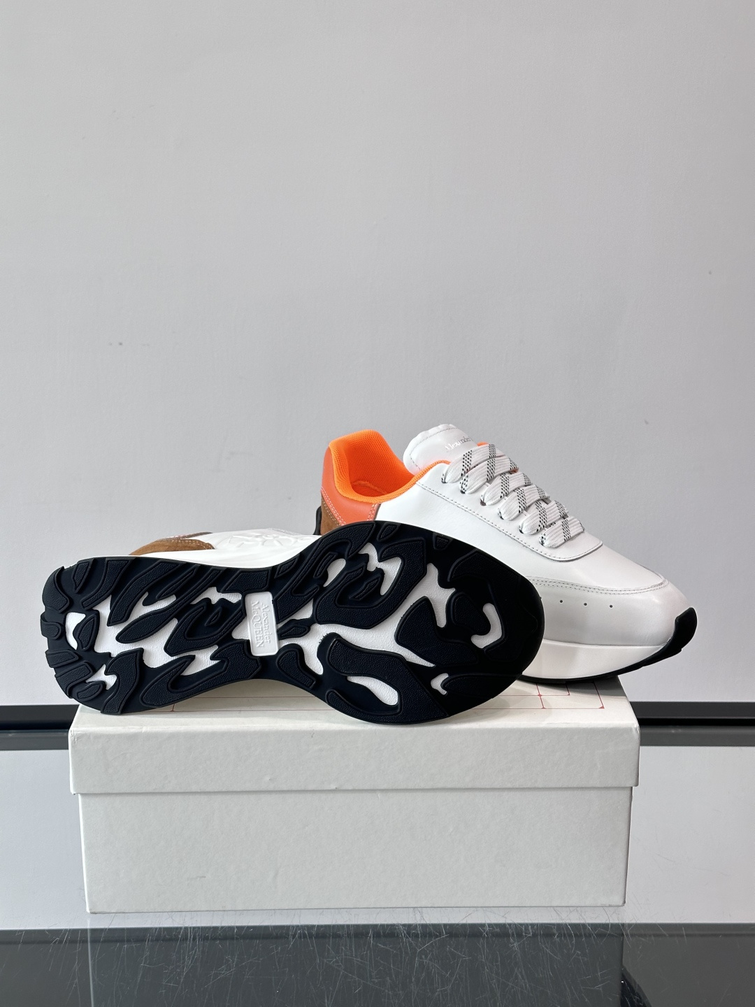 𝐀𝐥𝐞𝐱𝐚𝐧𝐝𝐞𝐫 𝐌𝐜𝐐𝐔𝐄𝐄𝐍亚历山麦昆情侣款‼️ 休闲鞋👟。终极版本 随意PK柜货 麦昆这鞋款一出