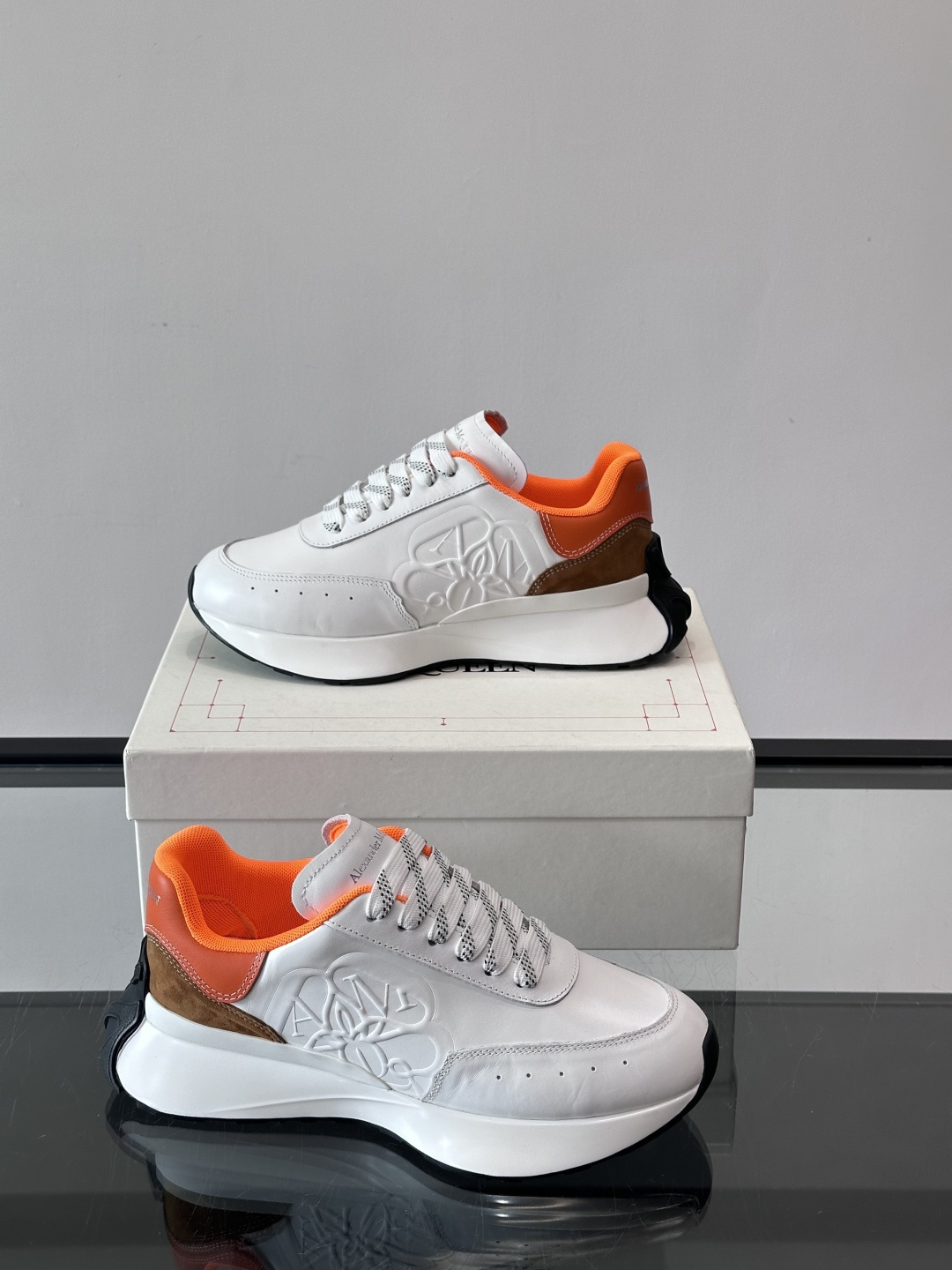 𝐀𝐥𝐞𝐱𝐚𝐧𝐝𝐞𝐫 𝐌𝐜𝐐𝐔𝐄𝐄𝐍亚历山麦昆情侣款‼️ 休闲鞋👟。终极版本 随意PK柜货 麦昆这鞋款一出