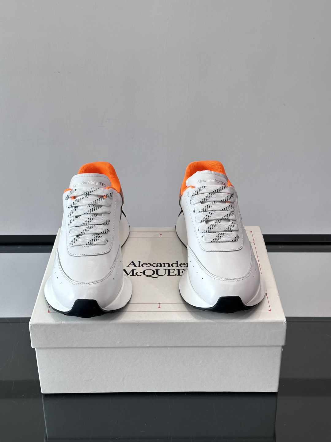 𝐀𝐥𝐞𝐱𝐚𝐧𝐝𝐞𝐫 𝐌𝐜𝐐𝐔𝐄𝐄𝐍亚历山麦昆情侣款‼️ 休闲鞋👟。终极版本 随意PK柜货 麦昆这鞋款一出