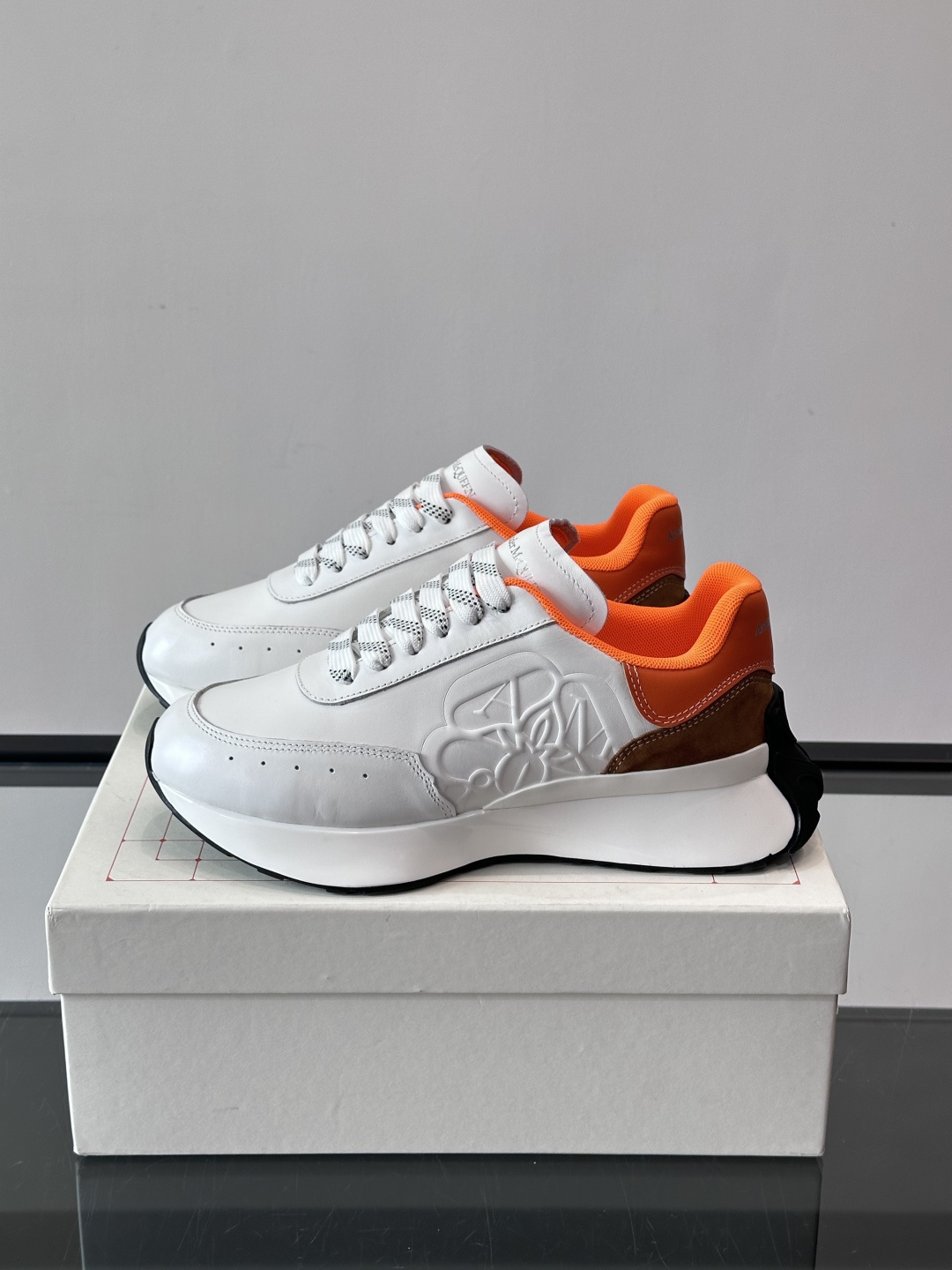 𝐀𝐥𝐞𝐱𝐚𝐧𝐝𝐞𝐫 𝐌𝐜𝐐𝐔𝐄𝐄𝐍亚历山麦昆情侣款‼️ 休闲鞋👟。终极版本 随意PK柜货 麦昆这鞋款一出