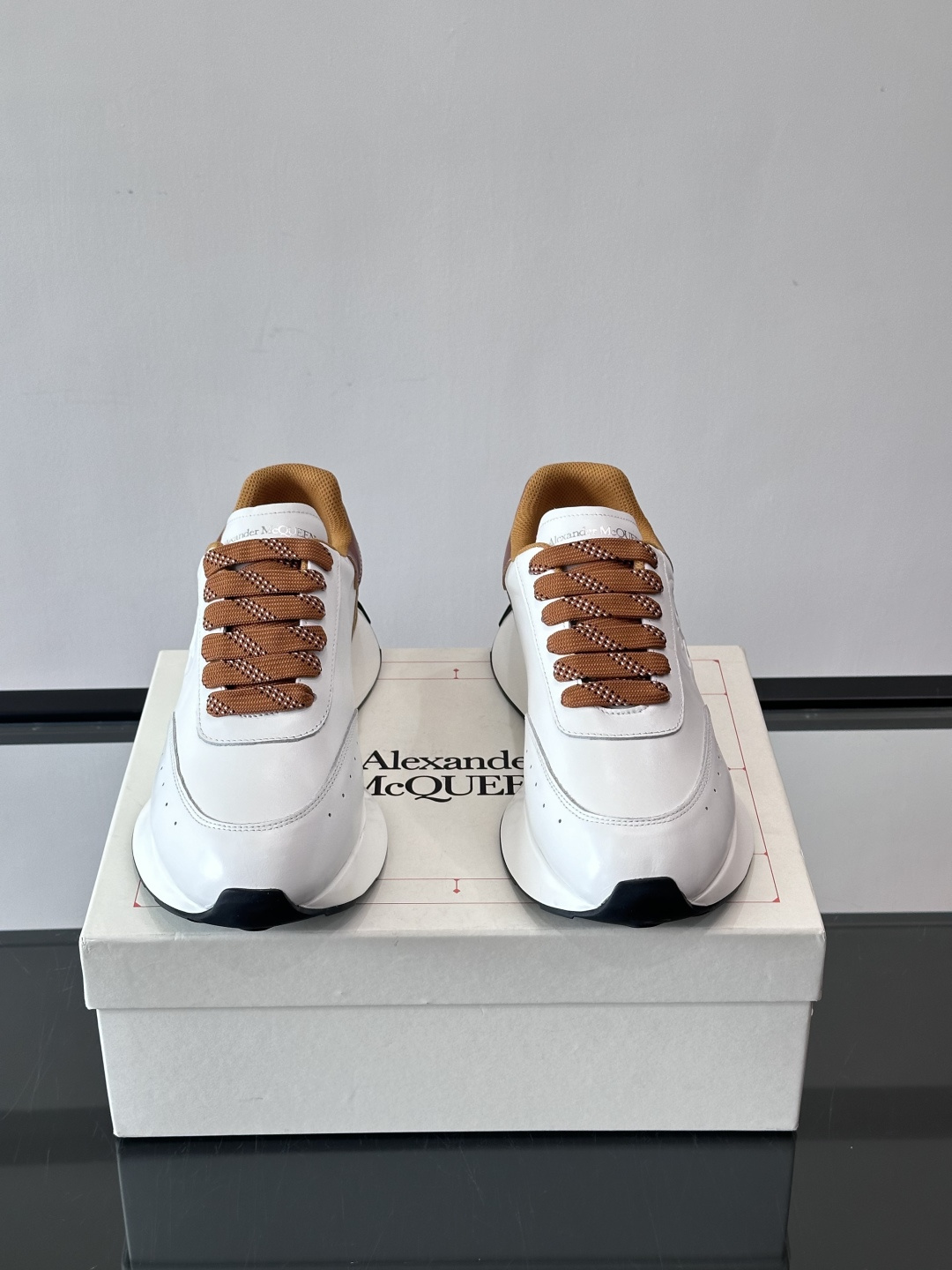 𝐀𝐥𝐞𝐱𝐚𝐧𝐝𝐞𝐫 𝐌𝐜𝐐𝐔𝐄𝐄𝐍亚历山麦昆情侣款‼️ 休闲鞋👟。终极版本 随意PK柜货 麦昆这鞋款一出