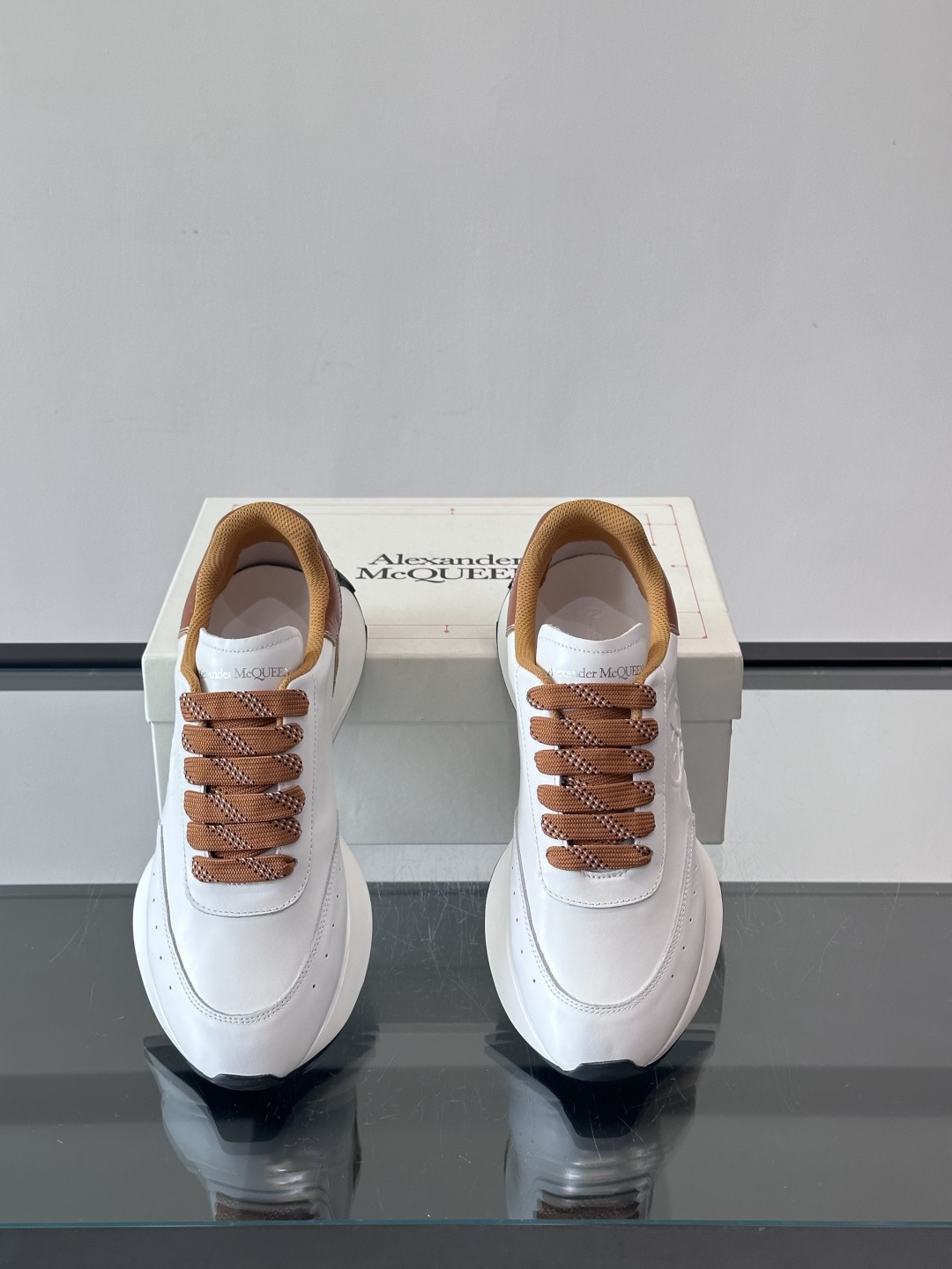 𝐀𝐥𝐞𝐱𝐚𝐧𝐝𝐞𝐫 𝐌𝐜𝐐𝐔𝐄𝐄𝐍亚历山麦昆情侣款‼️ 休闲鞋👟。终极版本 随意PK柜货 麦昆这鞋款一出