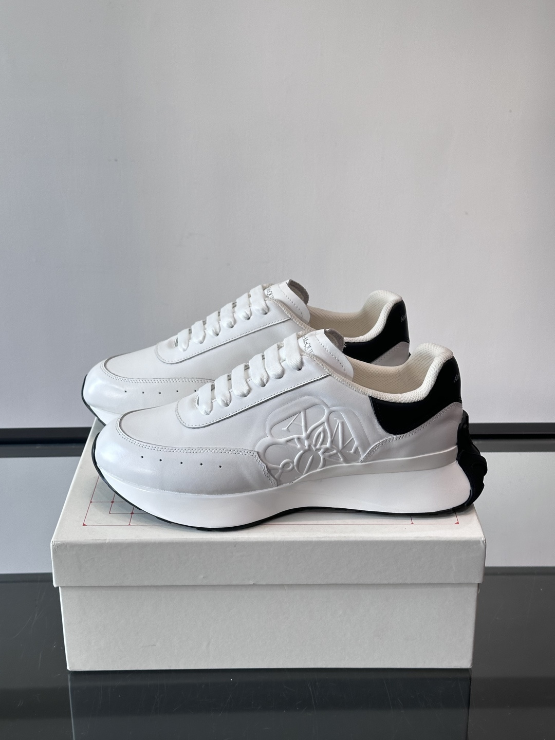 𝐀𝐥𝐞𝐱𝐚𝐧𝐝𝐞𝐫 𝐌𝐜𝐐𝐔𝐄𝐄𝐍亚历山麦昆情侣款‼️ 休闲鞋👟。终极版本 随意PK柜货 麦昆这鞋款一出