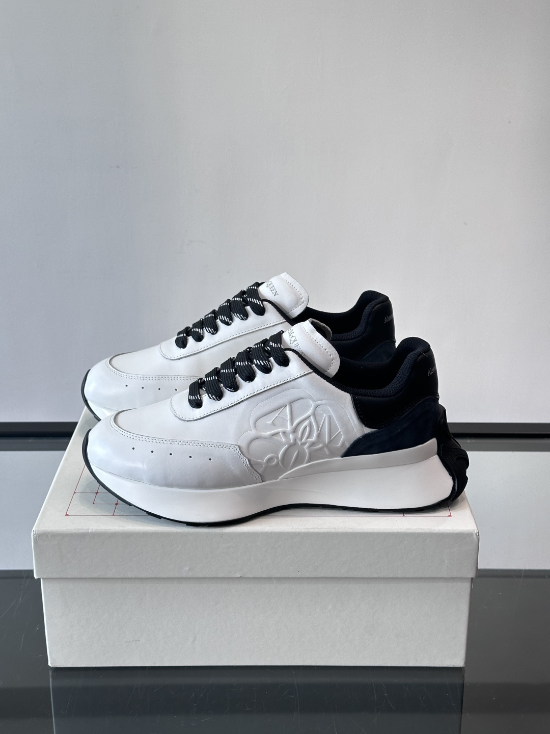 𝐀𝐥𝐞𝐱𝐚𝐧𝐝𝐞𝐫 𝐌𝐜𝐐𝐔𝐄𝐄𝐍亚历山麦昆情侣款‼️ 休闲鞋👟。终极版本 随意PK柜货 麦昆这鞋款一出