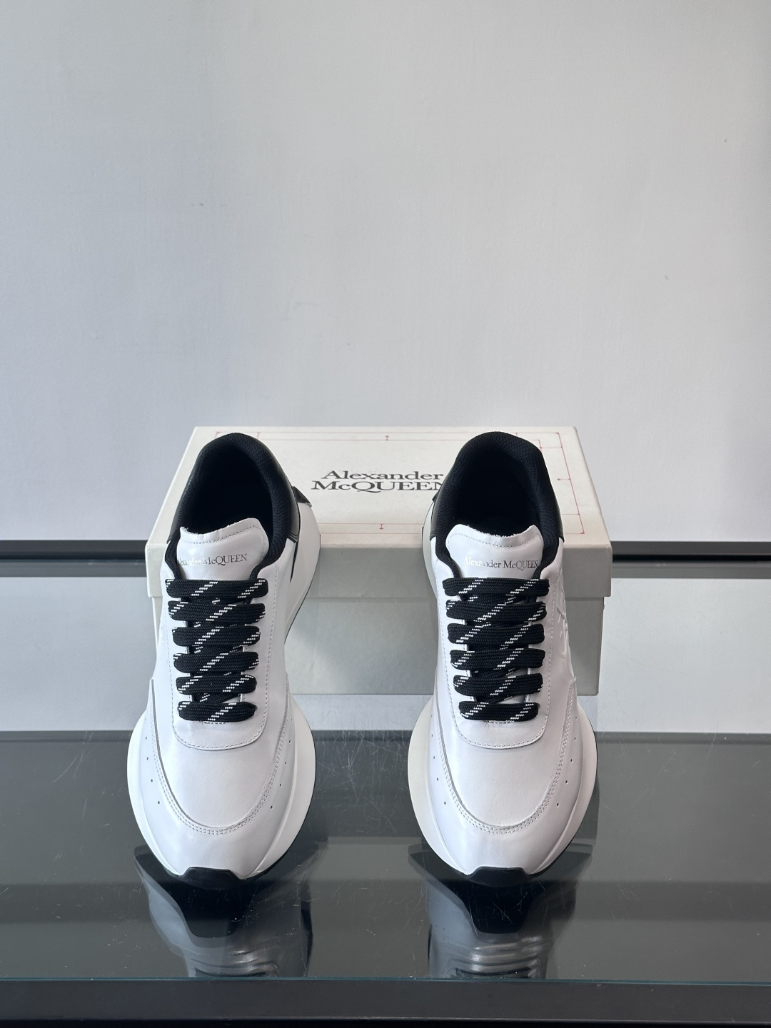 𝐀𝐥𝐞𝐱𝐚𝐧𝐝𝐞𝐫 𝐌𝐜𝐐𝐔𝐄𝐄𝐍亚历山麦昆情侣款‼️ 休闲鞋👟。终极版本 随意PK柜货 麦昆这鞋款一出