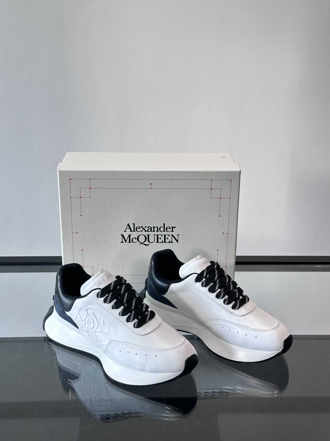 𝐀𝐥𝐞𝐱𝐚𝐧𝐝𝐞𝐫 𝐌𝐜𝐐𝐔𝐄𝐄𝐍亚历山麦昆情侣款‼️ 休闲鞋👟。终极版本 随意PK柜货 麦昆这鞋款一出