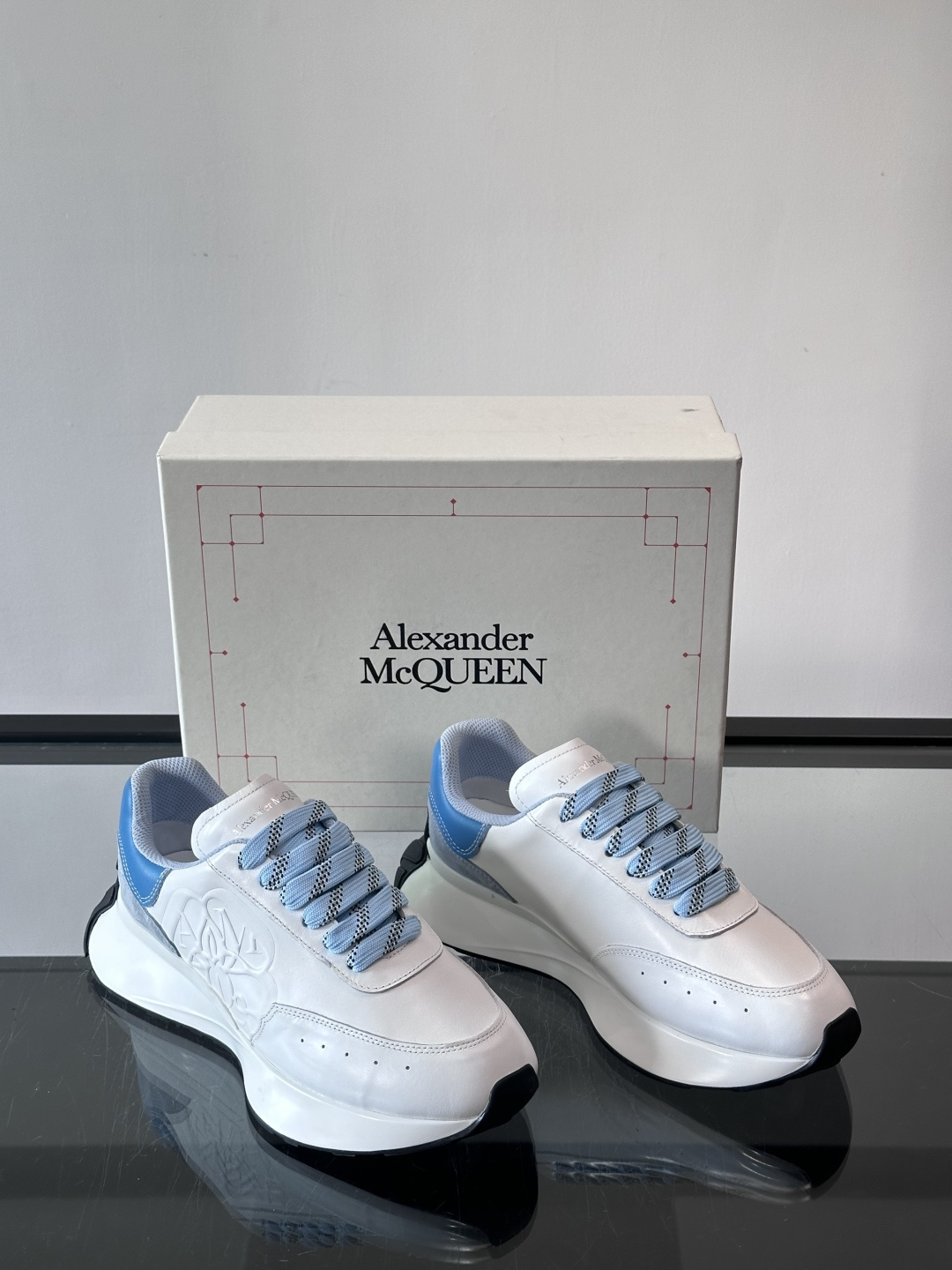 𝐀𝐥𝐞𝐱𝐚𝐧𝐝𝐞𝐫 𝐌𝐜𝐐𝐔𝐄𝐄𝐍亚历山麦昆情侣款‼️ 休闲鞋👟。终极版本 随意PK柜货 麦昆这鞋款一出